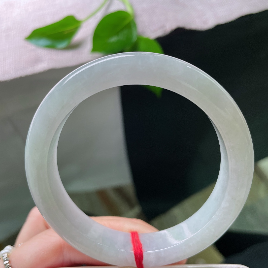 57.3/12.3/8.7，浅绿底正圈，底子干净，细润，清爽自然，亭亭玉立，洒金，ss48117a