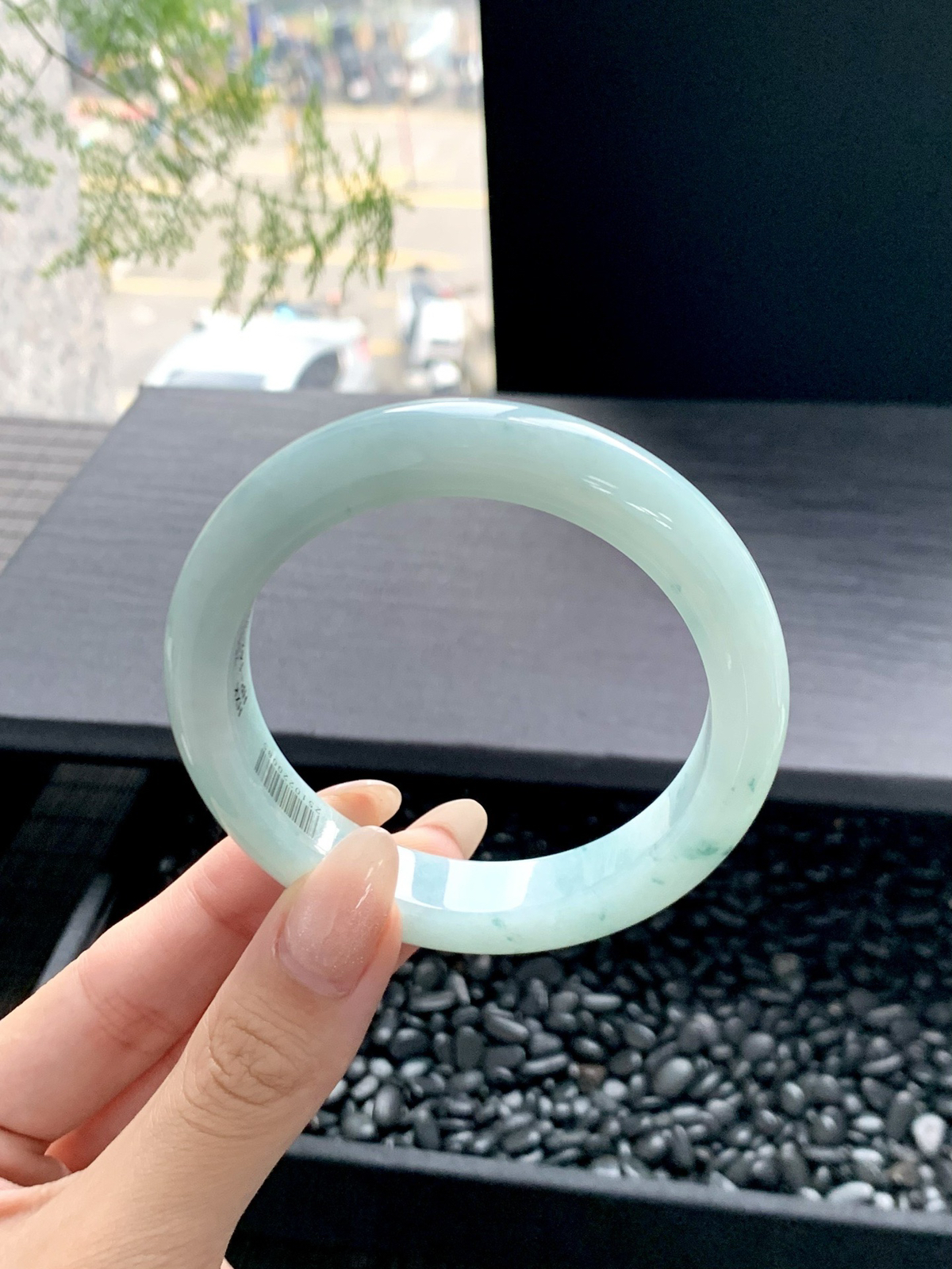 【冰飘花手镯】
缓缓坠入绿林江南满圈藻绿花色 清气若兰，道不尽的中式清雅，沁人心脾️（微瑕）
【尺寸】55-12-8mm