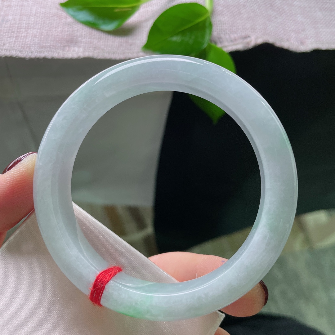 61/12.3/9.2，飘阳绿正圈，大圈口，俏色点缀，种老水足，贵气，晶体，ss49916a