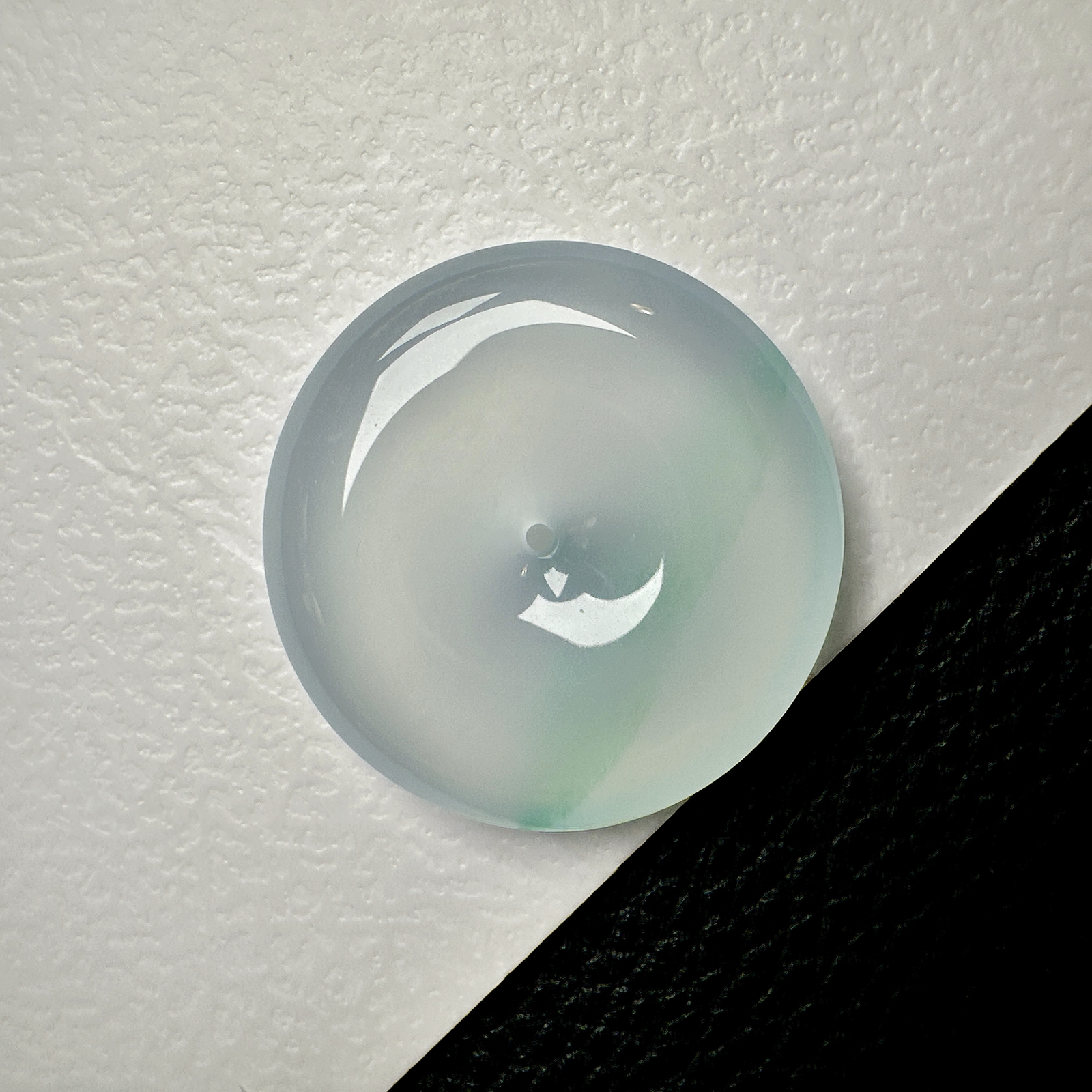 【冰种一摸绿平安扣】质地细腻，品质很好，冰感十足，胶感明显，收藏品质