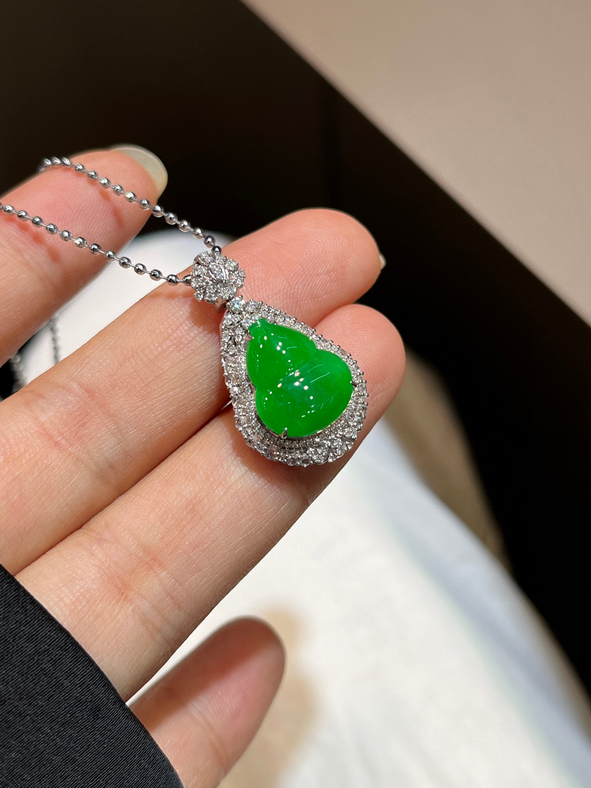 满色阳绿葫芦……
-

尺寸看图一
18k金镶嵌