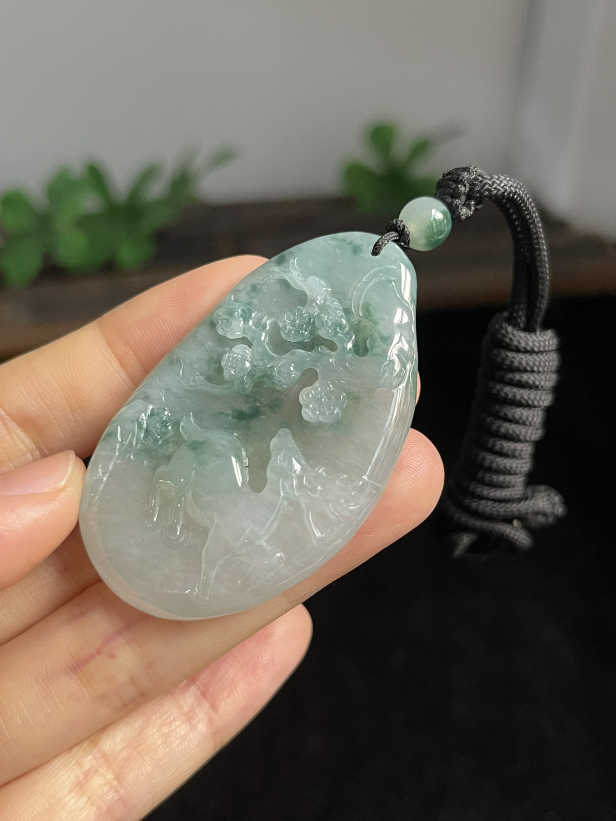 翡翠吊坠，配珠未测