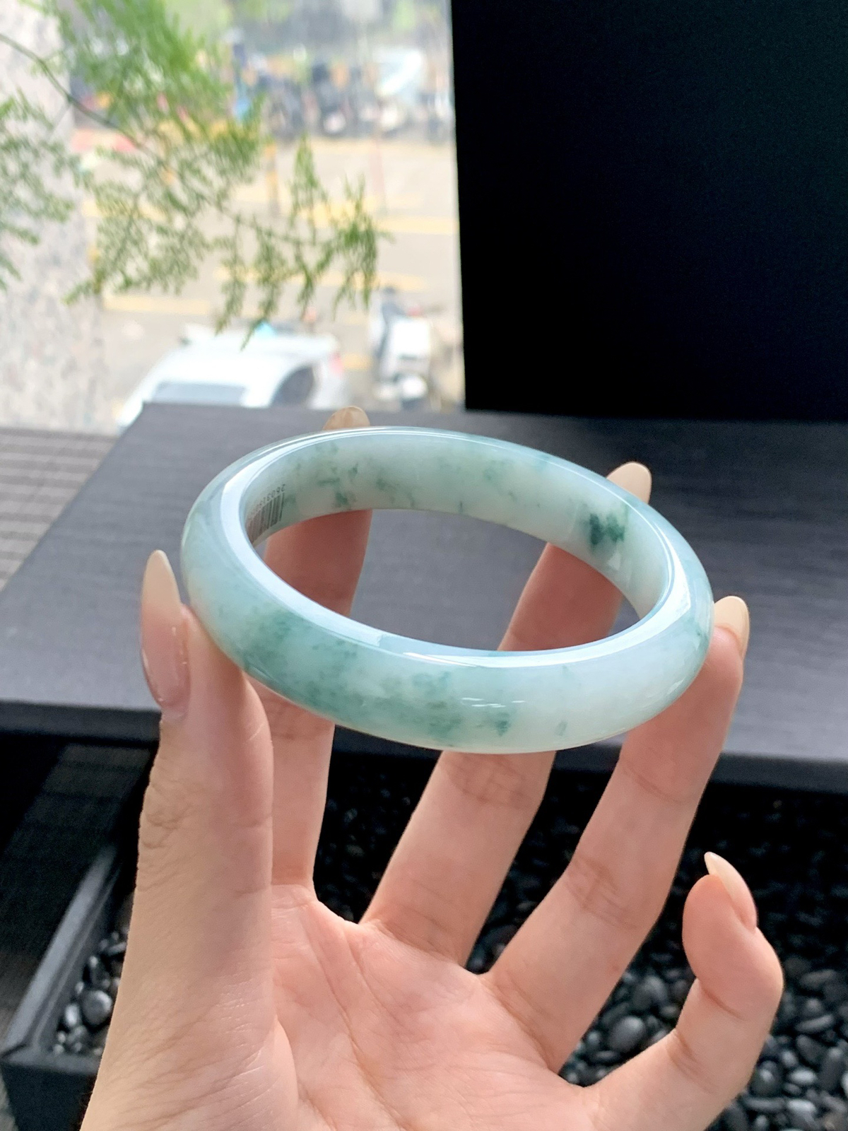 【冰飘花手镯】
清爽花色灵动而飘渺，勾勒出一副唯美诗意的山水意境画，古典优雅又秀气
【尺寸】55-12-8mm