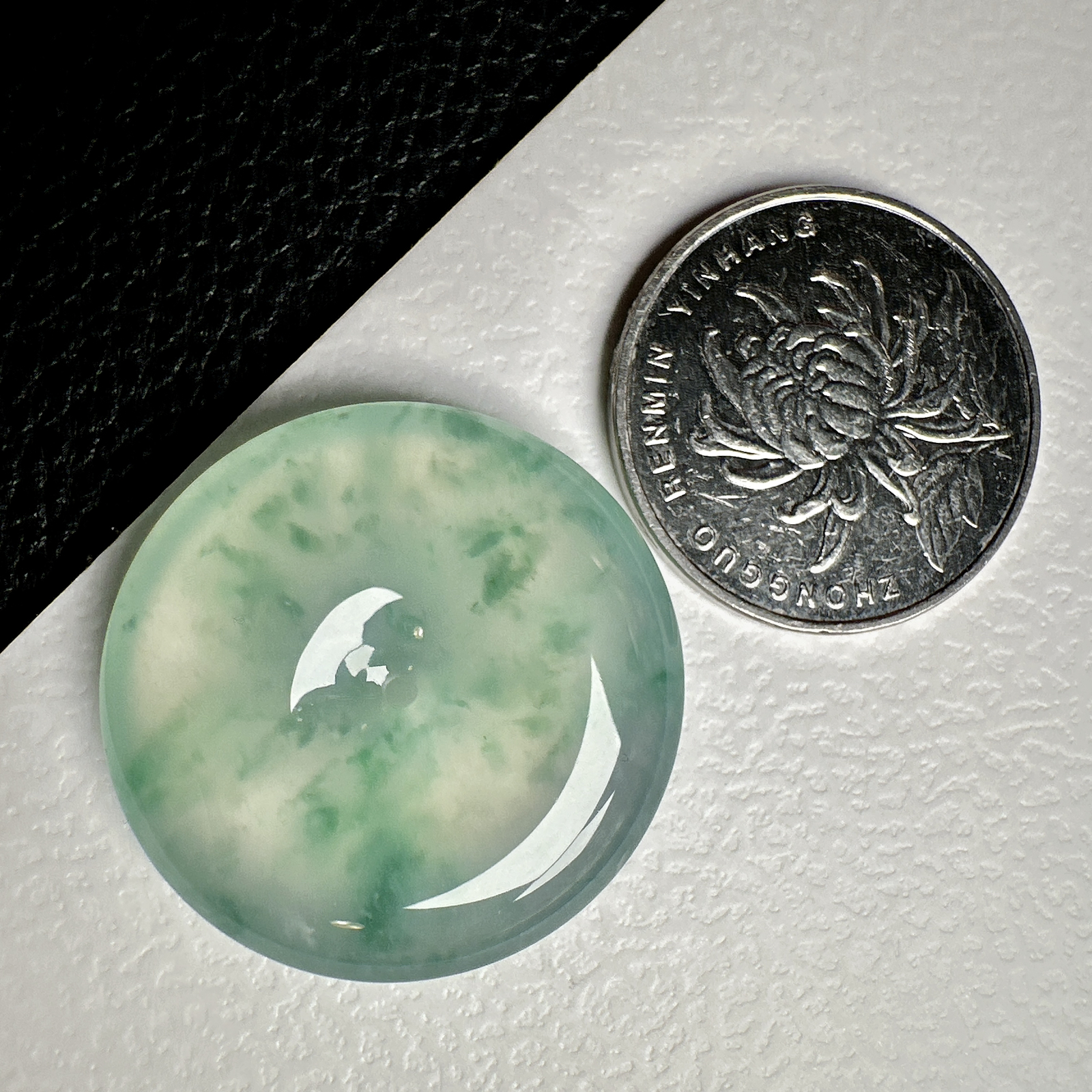 【冰种飘花平安扣】质地非常细腻干净，冰润十足，种老冰透，收藏品质