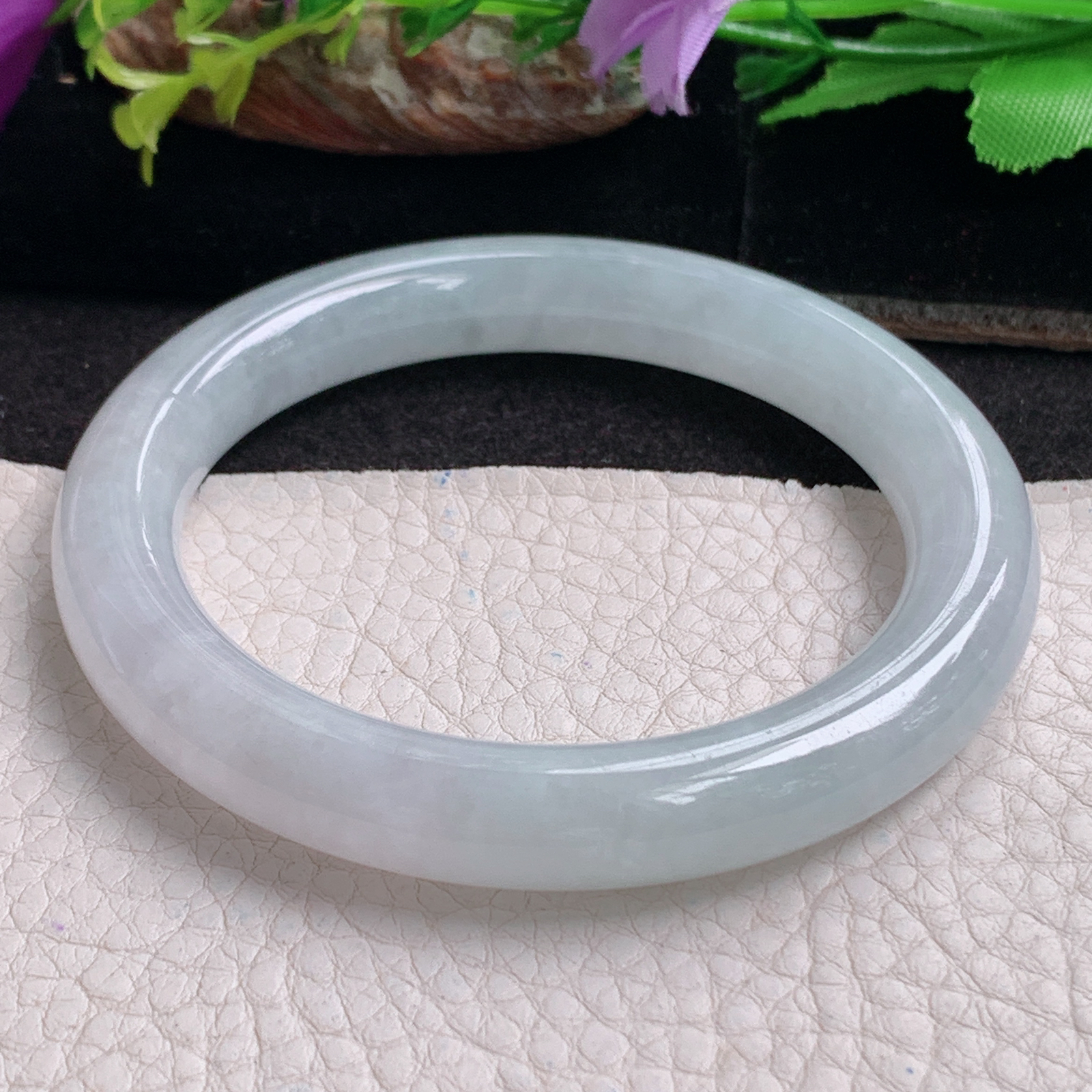 js实拍56*10*9.6美人镯 天然缅甸翡翠a货手冰纯白月光圆条玉镯子