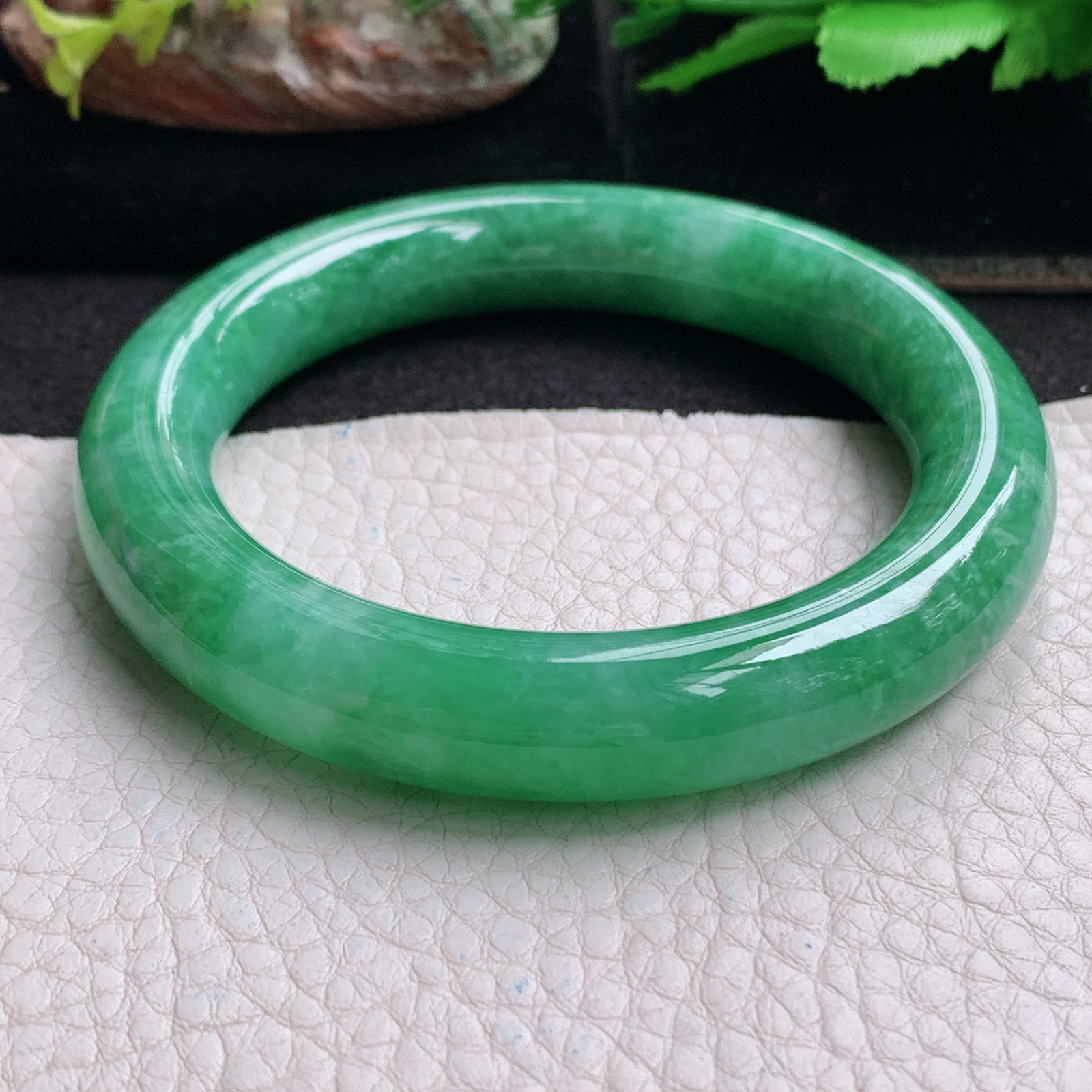 js实拍57*12*11美人镯 天然缅甸翡翠a货手满绿辣色圆条玉镯子