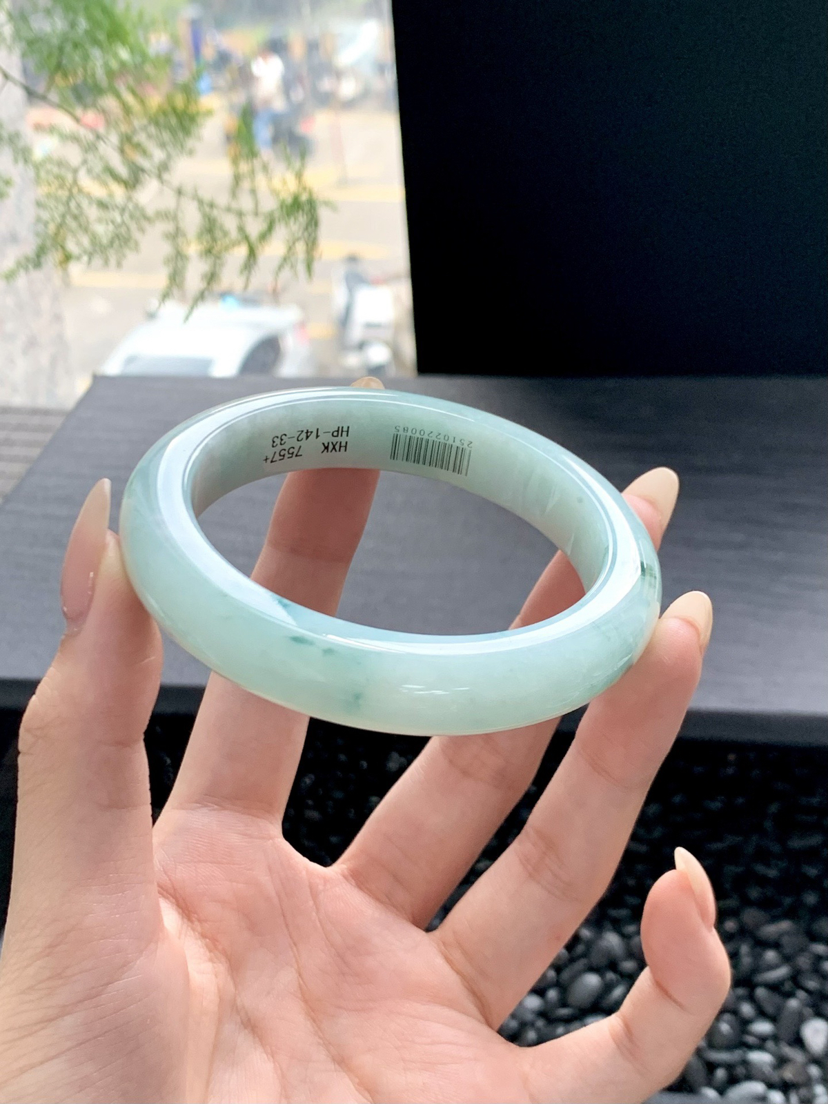 【冰飘花手镯】
缓缓坠入绿林江南满圈藻绿花色 清气若兰，道不尽的中式清雅，沁人心脾️（微瑕）
【尺寸】55-12-8mm