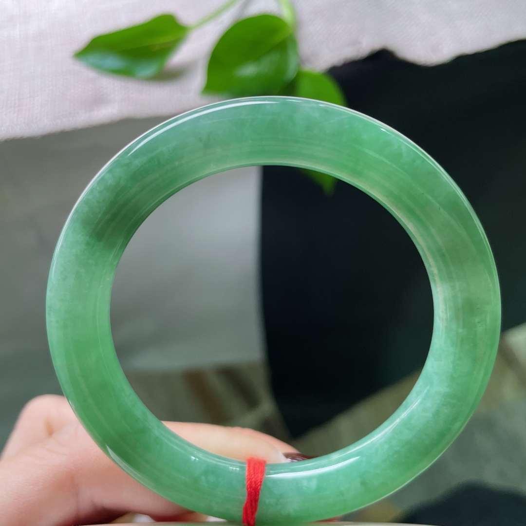 52.3/9.6绿底圆条，水润细腻，种老，翠色伊人，自带贵气，皮纹，ss50130a