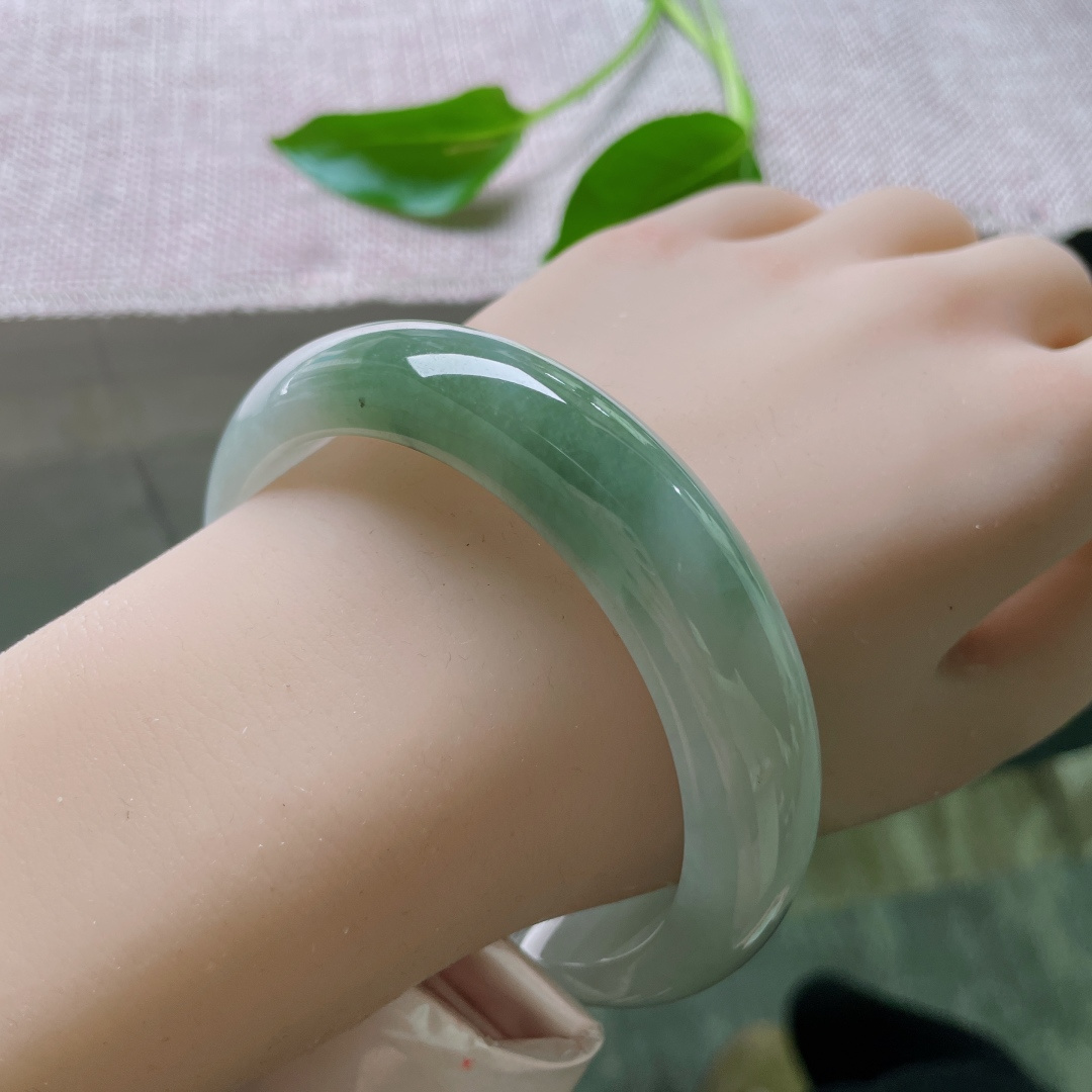 61.4/15.6/8.2，油绿正圈，大圈口，柔润细腻，如远山含黛，海天共存，ss48622a