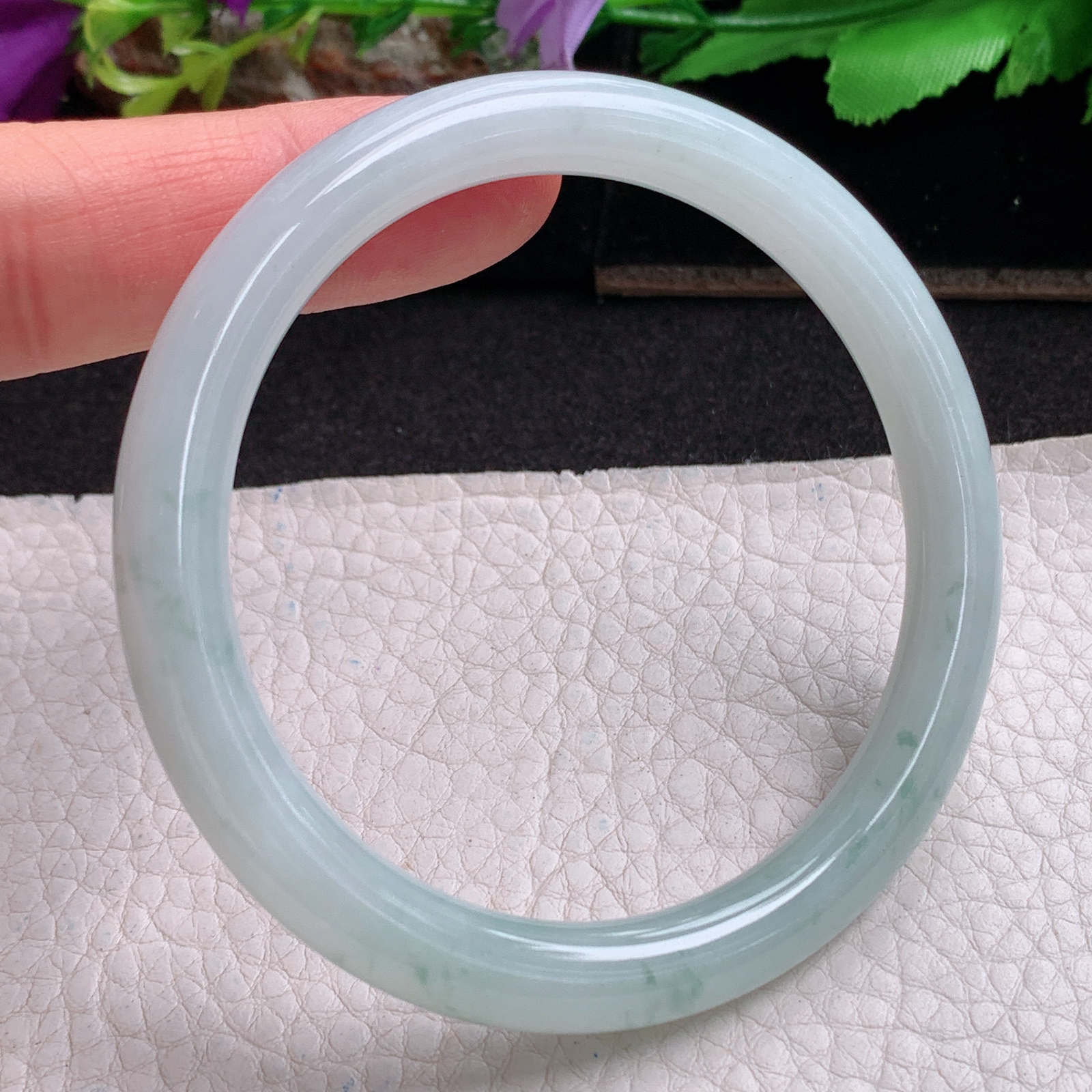 xx实拍57*8美人镯 天然缅甸翡翠a货手镯飘花圆条美人镯