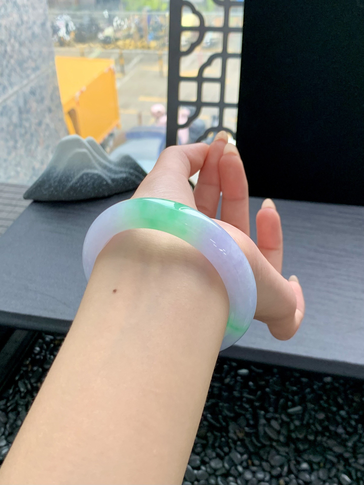 【冰浓春彩手镯】
闻道春还未相识🪸专属你的浪漫童话 翡翠不语 却醉抚人心让人看了就会不自觉的心生欢喜
【尺寸】52-12-8mm