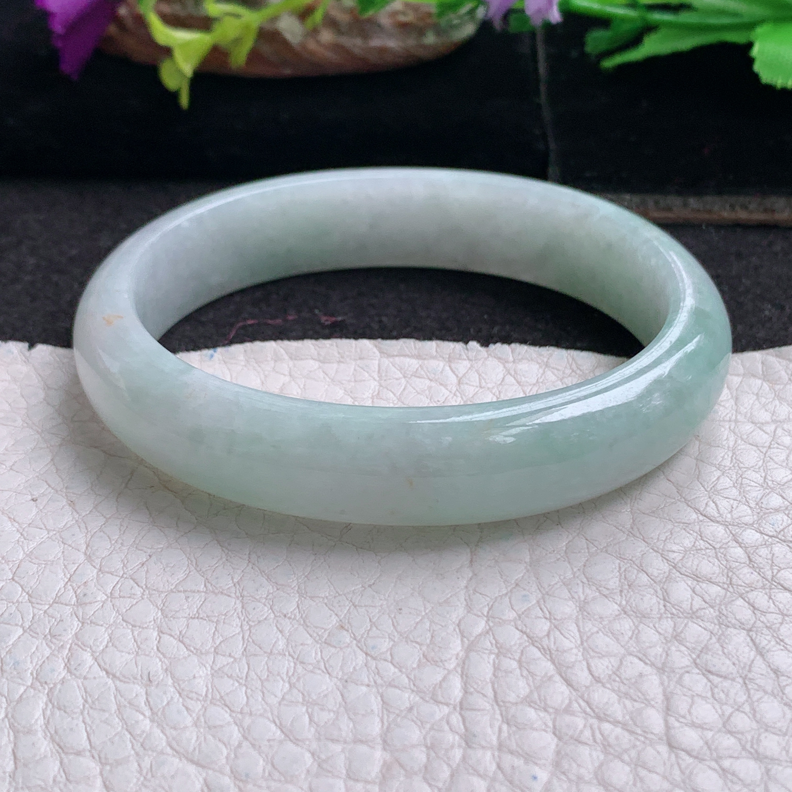 ll清新款55*47*12*7贵妃镯 天然缅甸翡翠a货手镯浅绿蛋形玉镯子