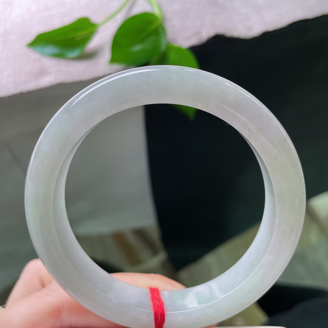 57.3/12.3/8.7，浅绿底正圈，底子干净，细润，清爽自然，亭亭玉立，洒金，ss48117a