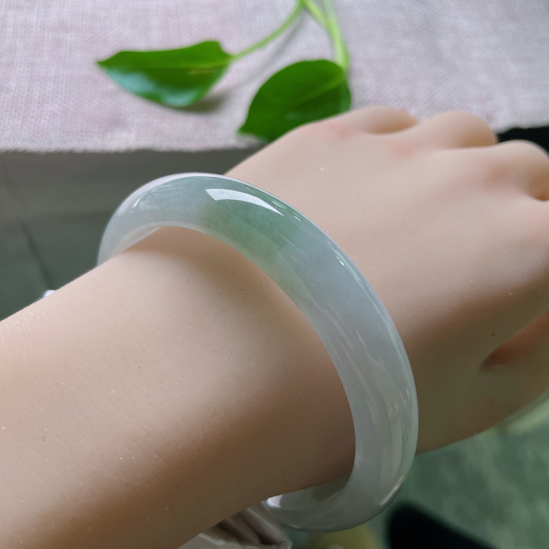 60.2/122/7.6，淡绿底正圈，一抹深色增添几分韵味，大圈口，水头好，乌鸡，ss49273a