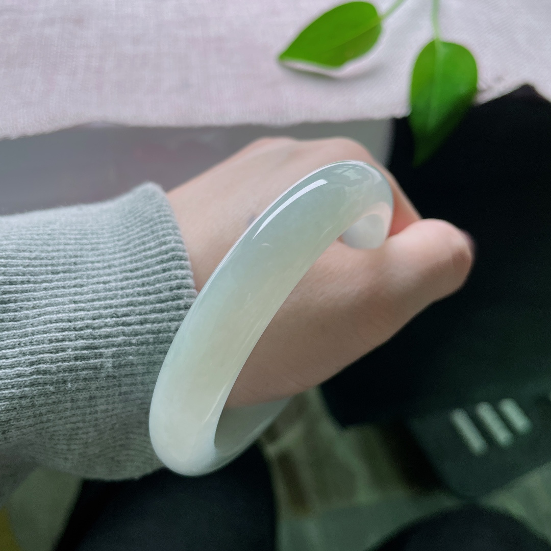 58.2/12.1/8.5，冰晴底正圈，种老，清透泛光，一镯上手，温柔了岁岁年年，ss48483a