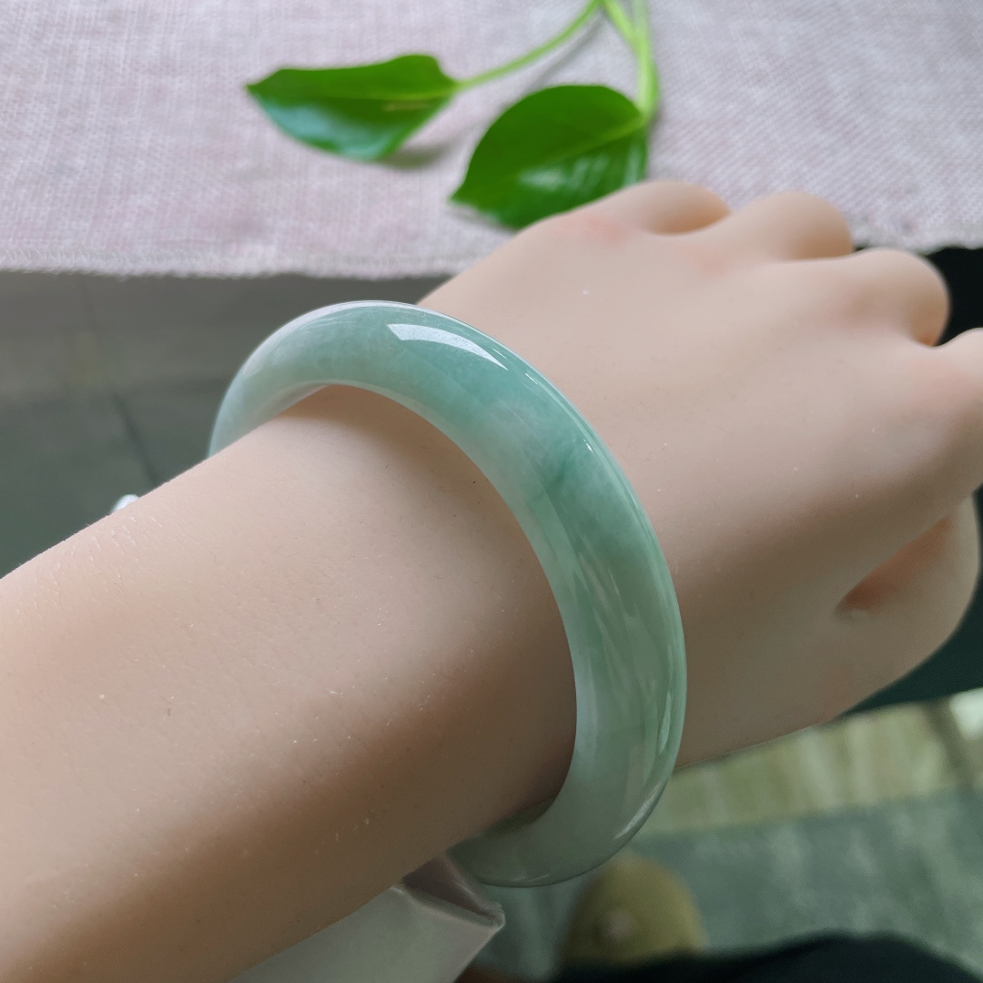 56.3/12/7.9，浅绿底正圈，水润细腻，自带清新、自然、治愈的视觉基调，皮纹，ss49663a