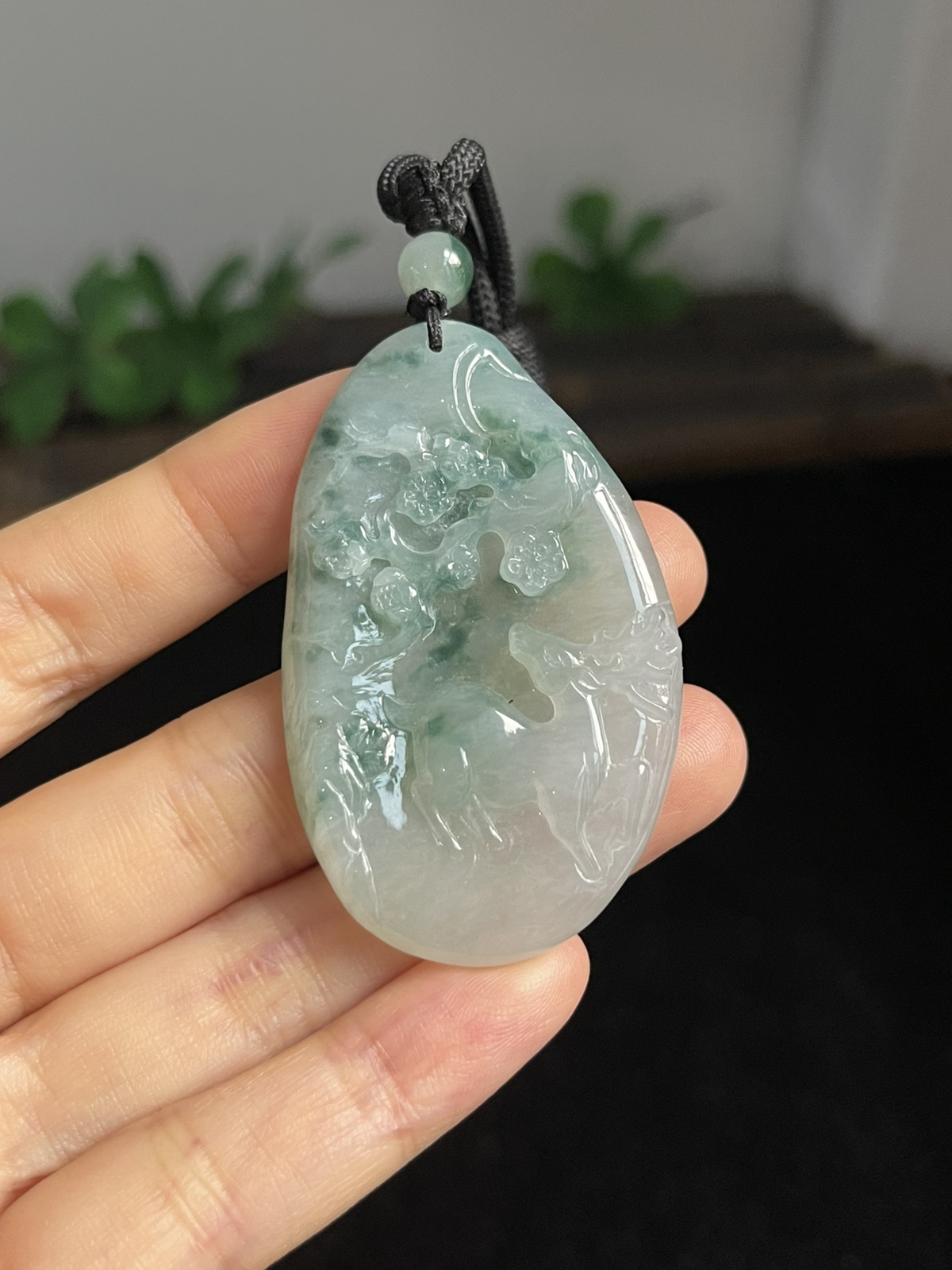 翡翠吊坠，配珠未测