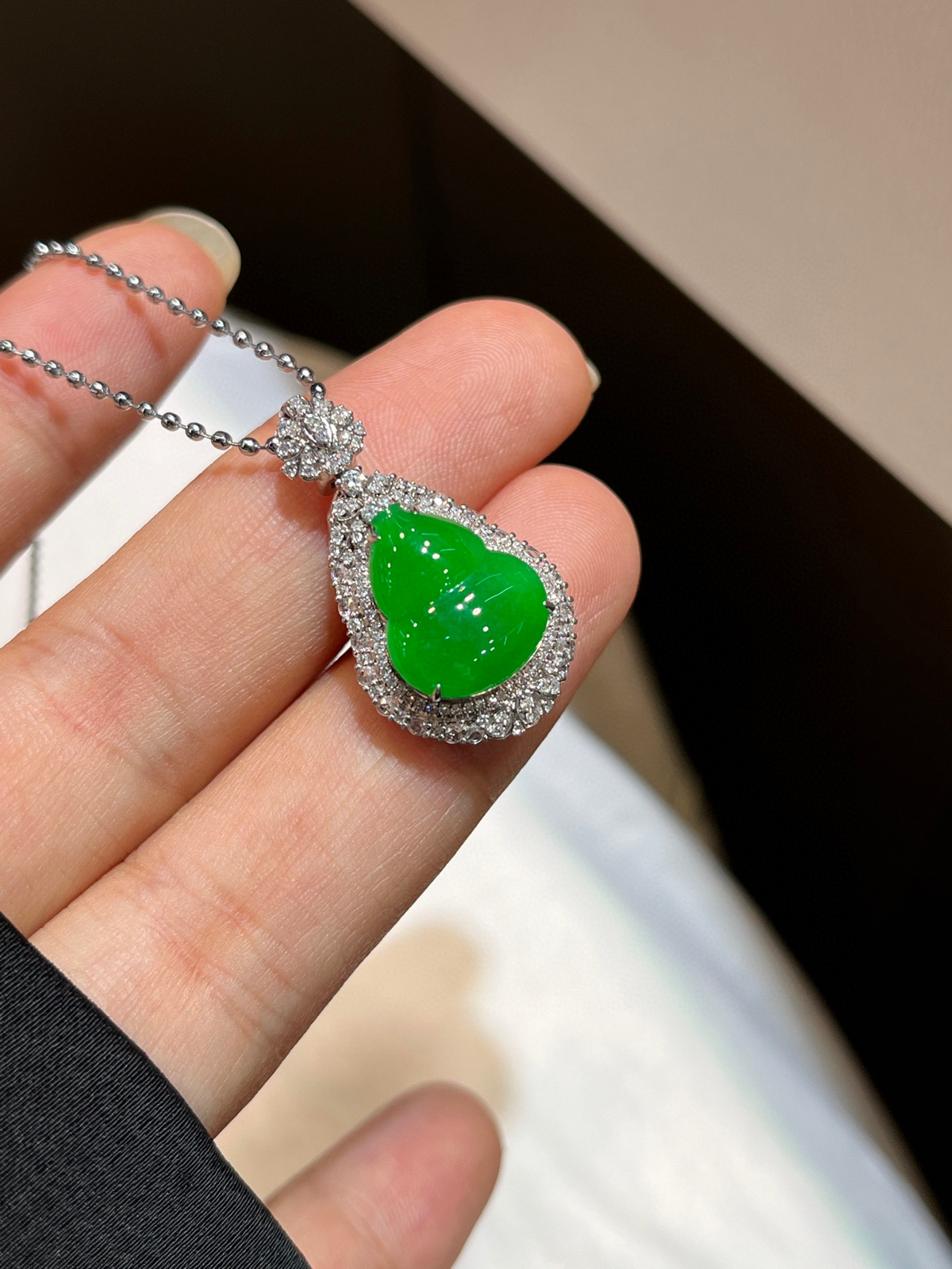 满色阳绿葫芦……
-

尺寸看图一
18k金镶嵌