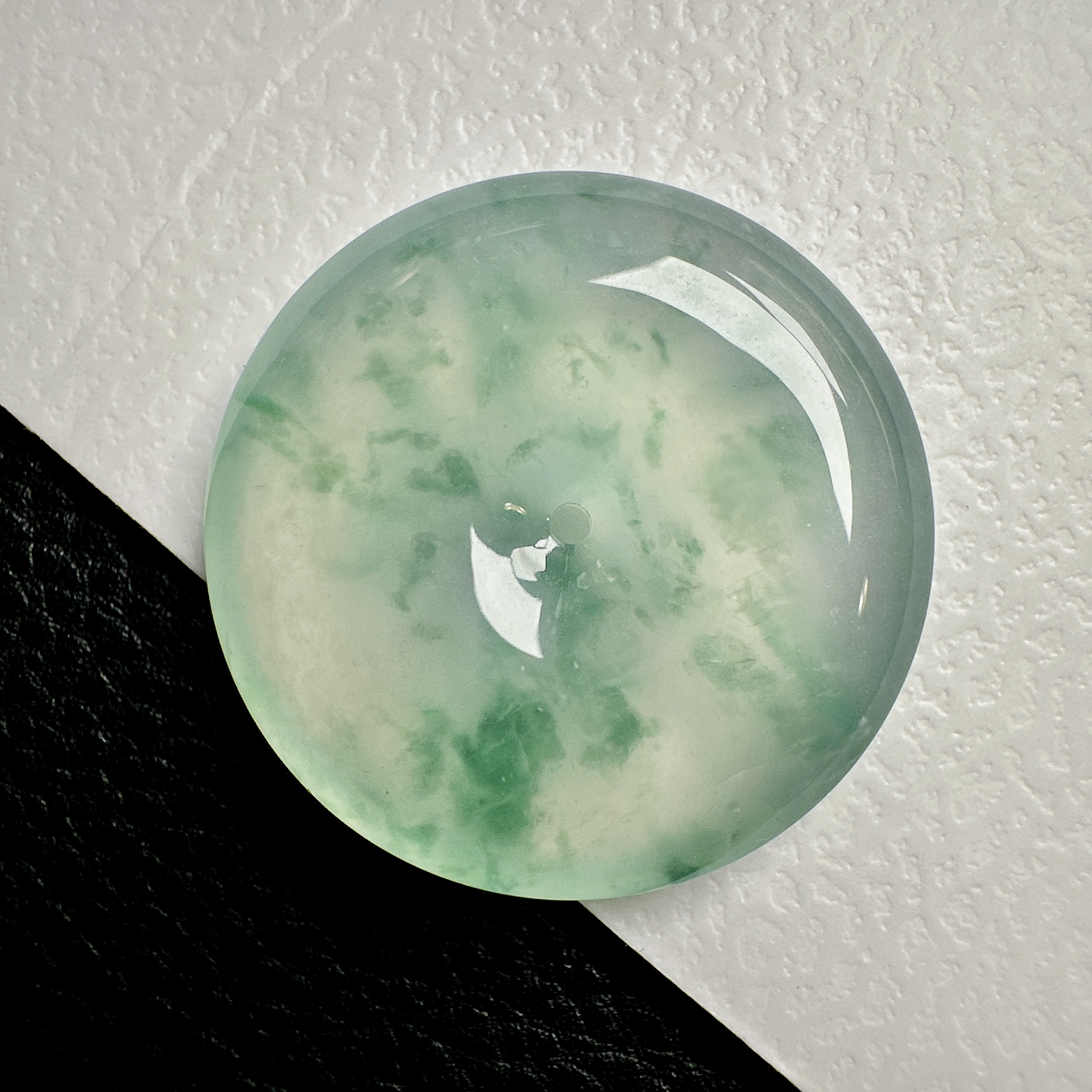 【冰种飘花平安扣】质地非常细腻干净，冰润十足，种老冰透，收藏品质