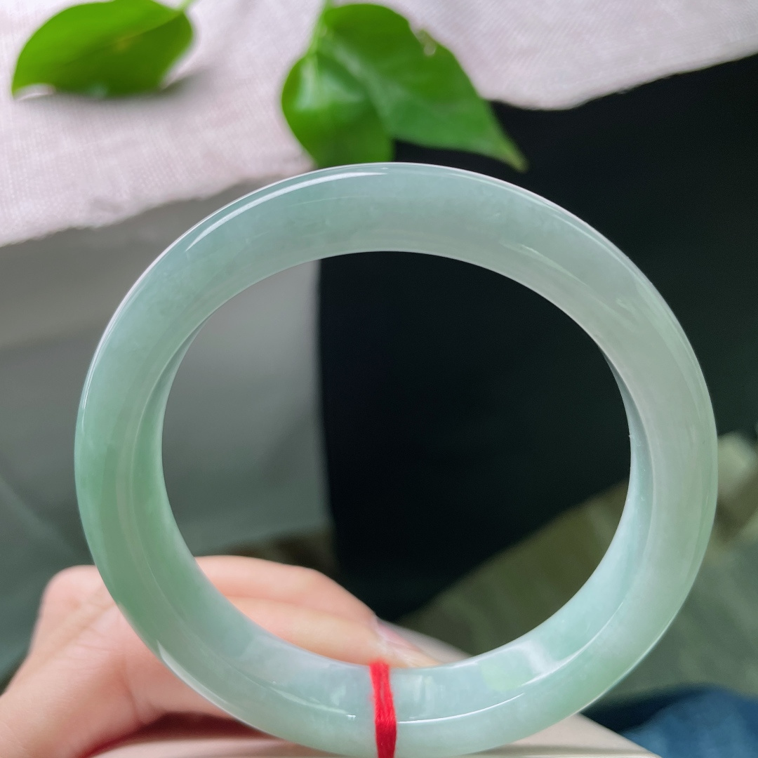 58.3/12/8.4，蓝底正圈，时尚，肉细种老，腕间一抹蓝，温柔又耐看。，ss47926a