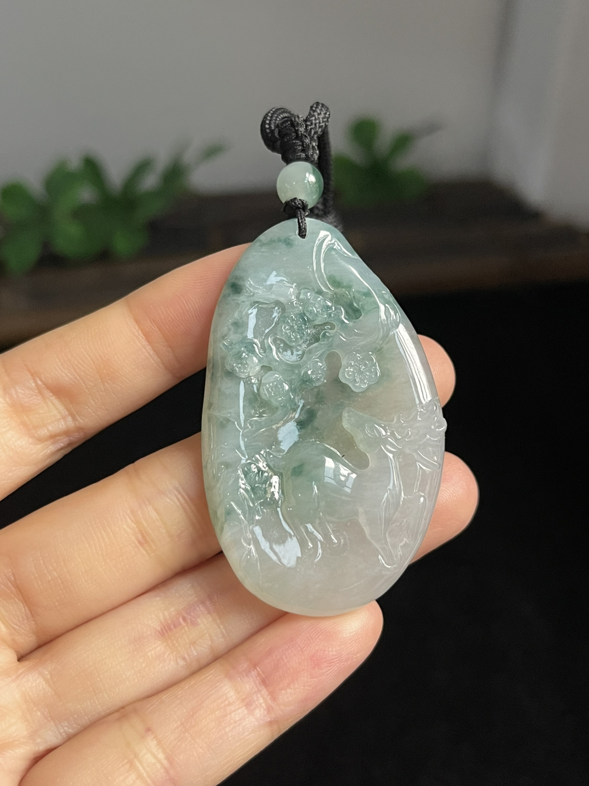 翡翠吊坠，配珠未测