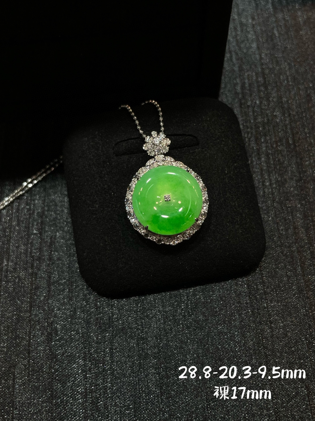 冰阳绿 飘花 平安扣吊坠

18k金配钻镶嵌