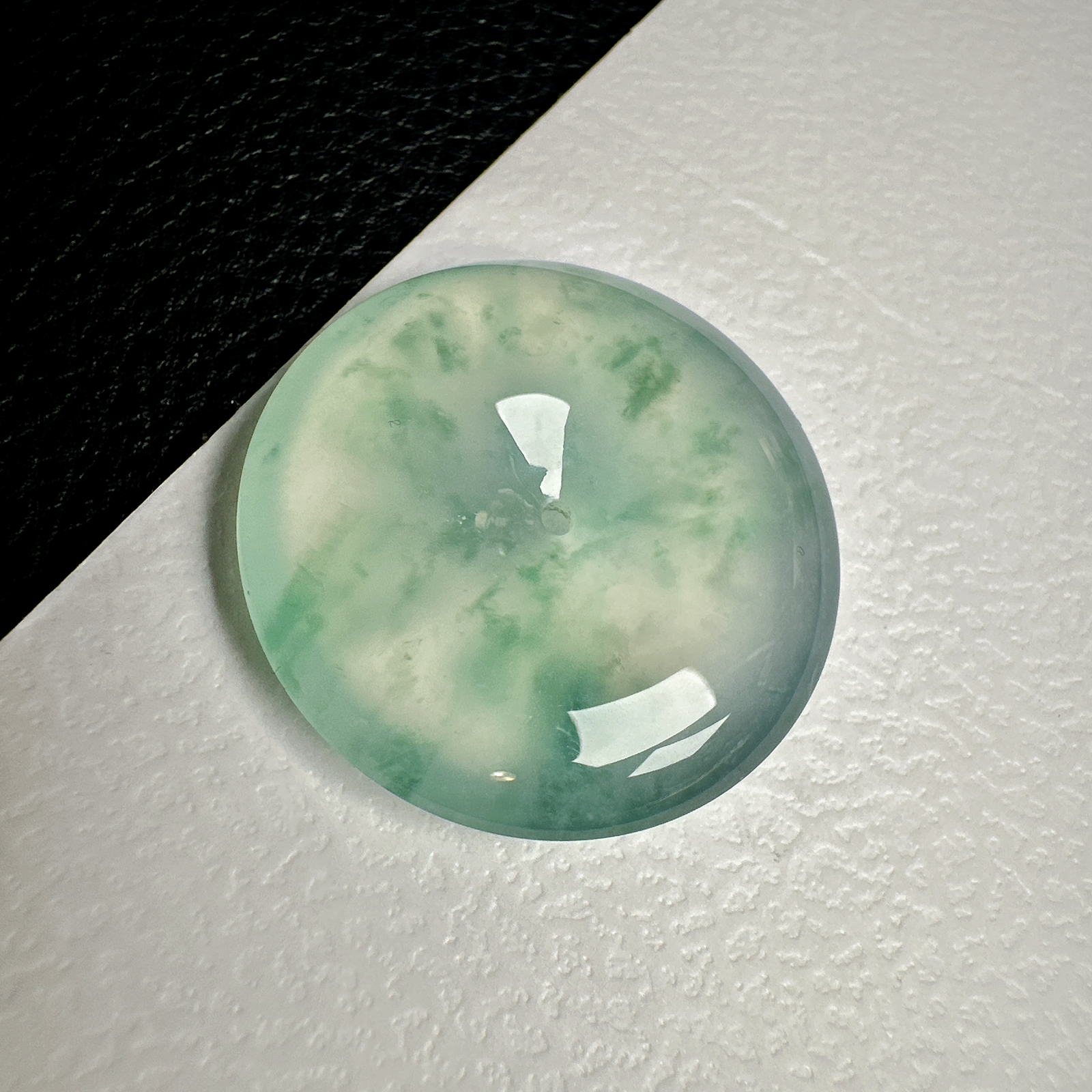 【冰种飘花平安扣】质地非常细腻干净，冰润十足，种老冰透，收藏品质