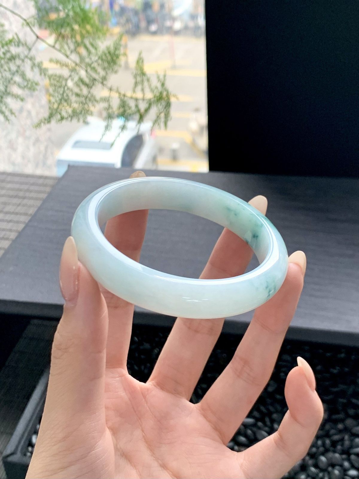 【冰飘花手镯】
清爽花色灵动而飘渺，勾勒出一副唯美诗意的山水意境画，古典优雅又秀气
【尺寸】56-12-8mm