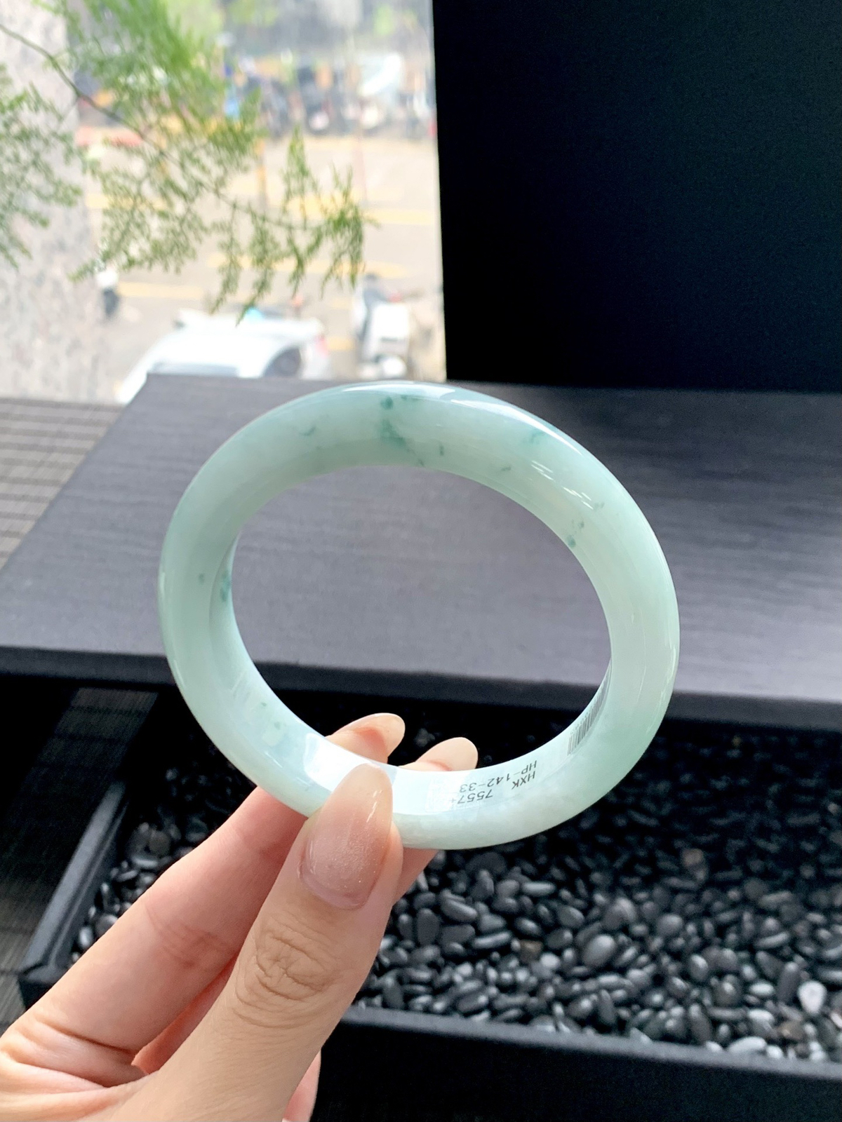 【冰飘花手镯】
缓缓坠入绿林江南满圈藻绿花色 清气若兰，道不尽的中式清雅，沁人心脾️（微瑕）
【