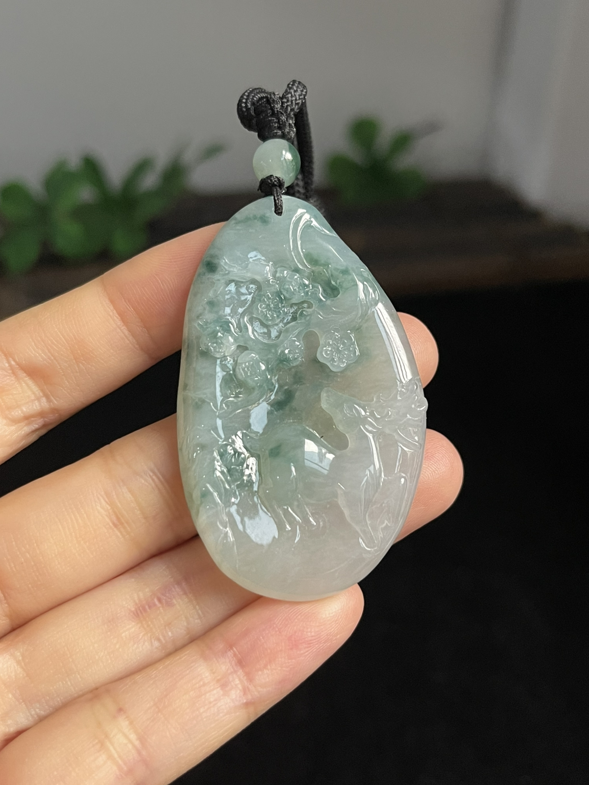 翡翠吊坠，配珠未测