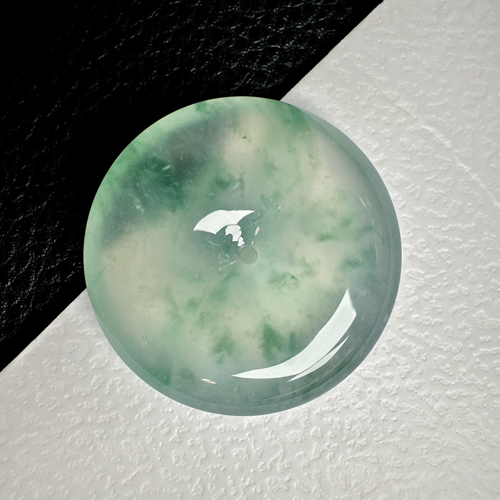 【冰种飘花平安扣】质地非常细腻干净，冰润十足，种老冰透，收藏品质