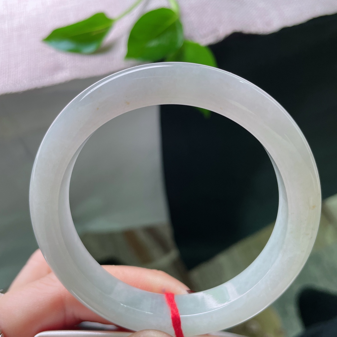 57.6/11.4/9，浅绿底正圈，干净清爽，一袭素衣，一抹淡绿，便是最好的夏日注解。，洒金，ss4