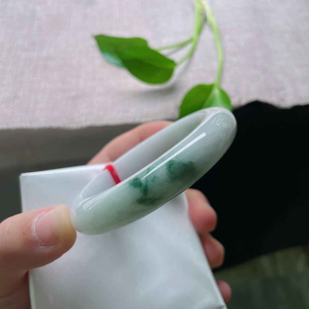 53.8/12/8.2，飘花正圈，肉质细腻，厚装，一缕烟，一痕影。皮纹，ss49118a