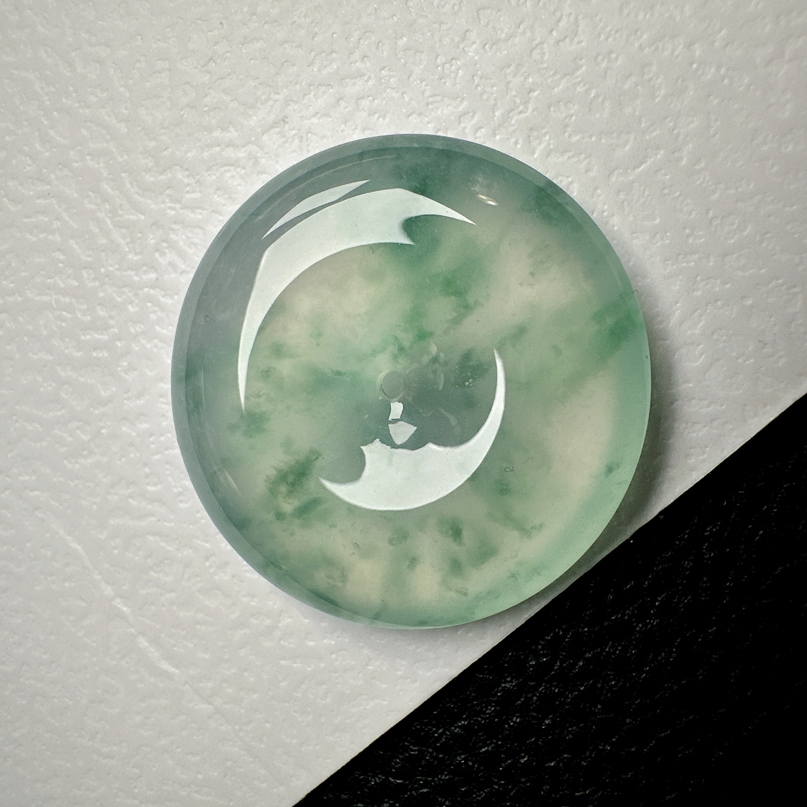 【冰种飘花平安扣】质地非常细腻干净，冰润十足，种老冰透，收藏品质