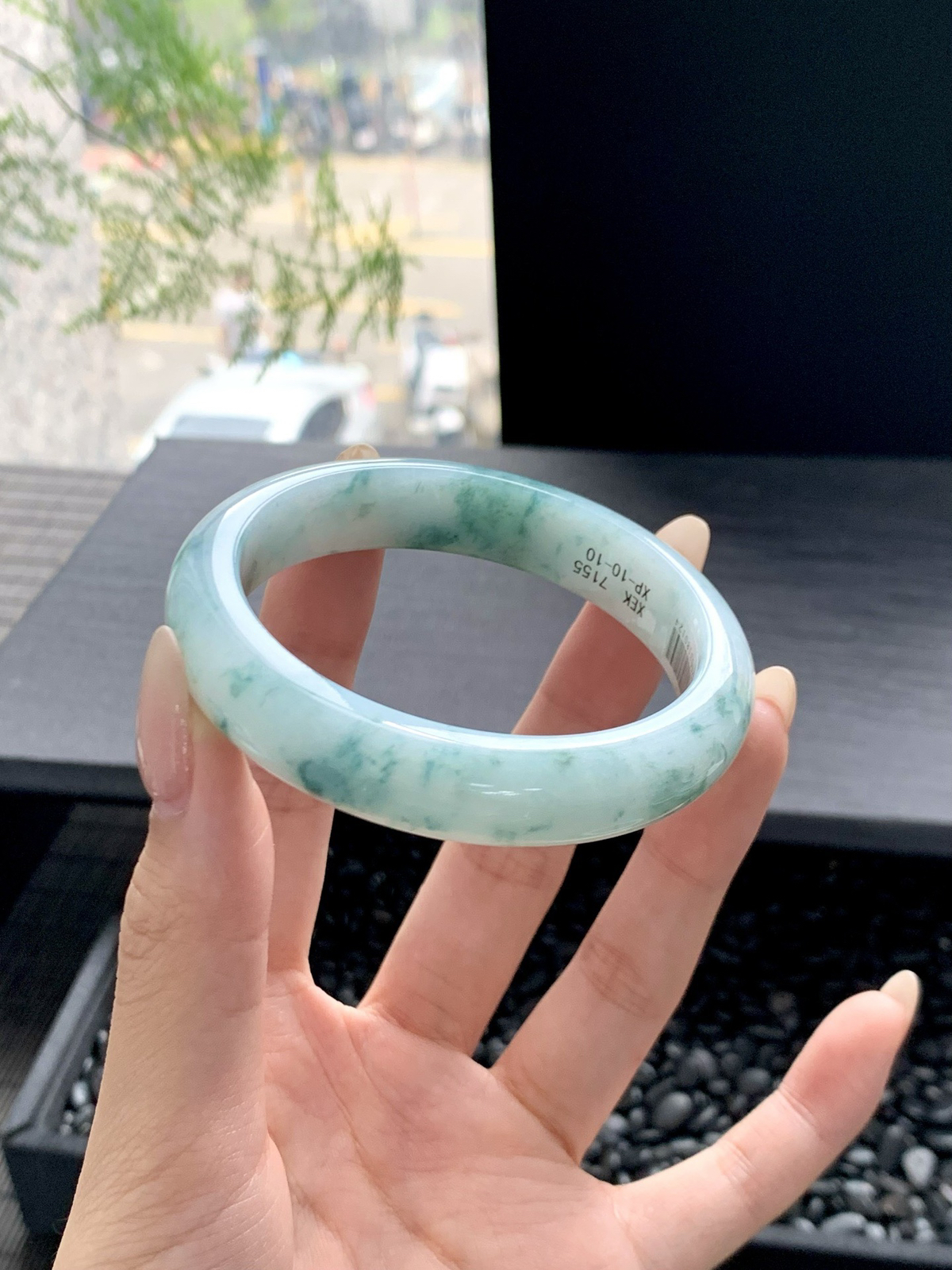 【冰飘花手镯】
清爽花色灵动而飘渺，勾勒出一副唯美诗意的山水意境画，古典优雅又秀气
【尺寸】55-12-8mm