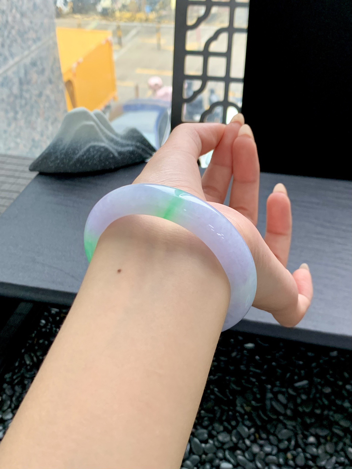 【冰浓春彩手镯】
闻道春还未相识🪸专属你的浪漫童话 翡翠不语 却醉抚人心让人看了就会不自觉的心生欢喜
【尺寸】52-12-8mm