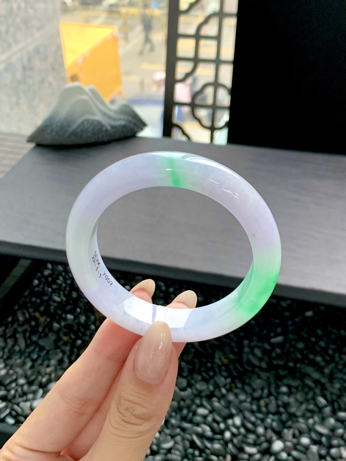 【冰浓春彩手镯】
闻道春还未相识🪸专属你的浪漫童话 翡翠不语 却醉抚人心让人看了就会不自觉的心生欢