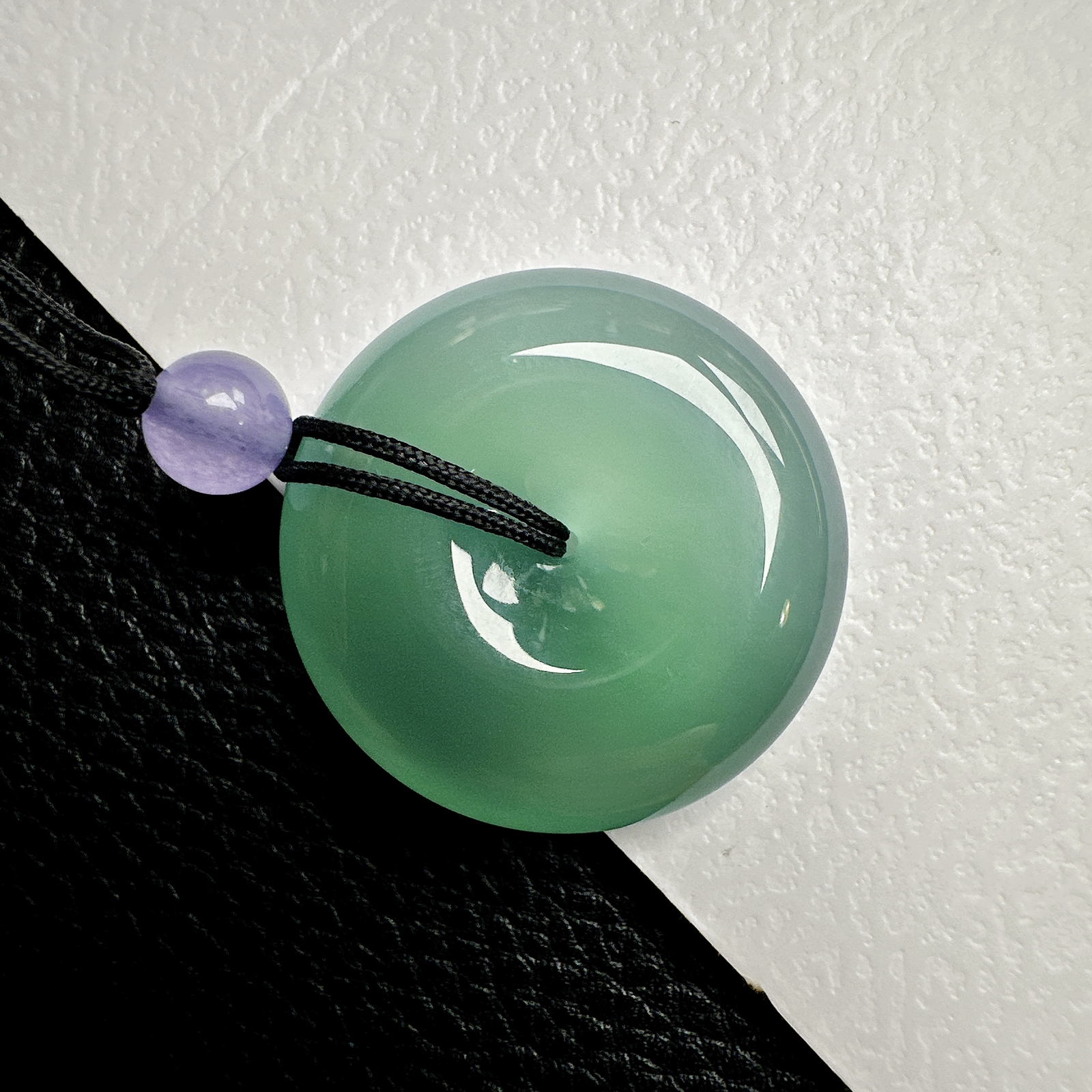 【冰种晴绿平安扣】质地细腻，品质很好，冰感十足，胶感明显，收藏品质