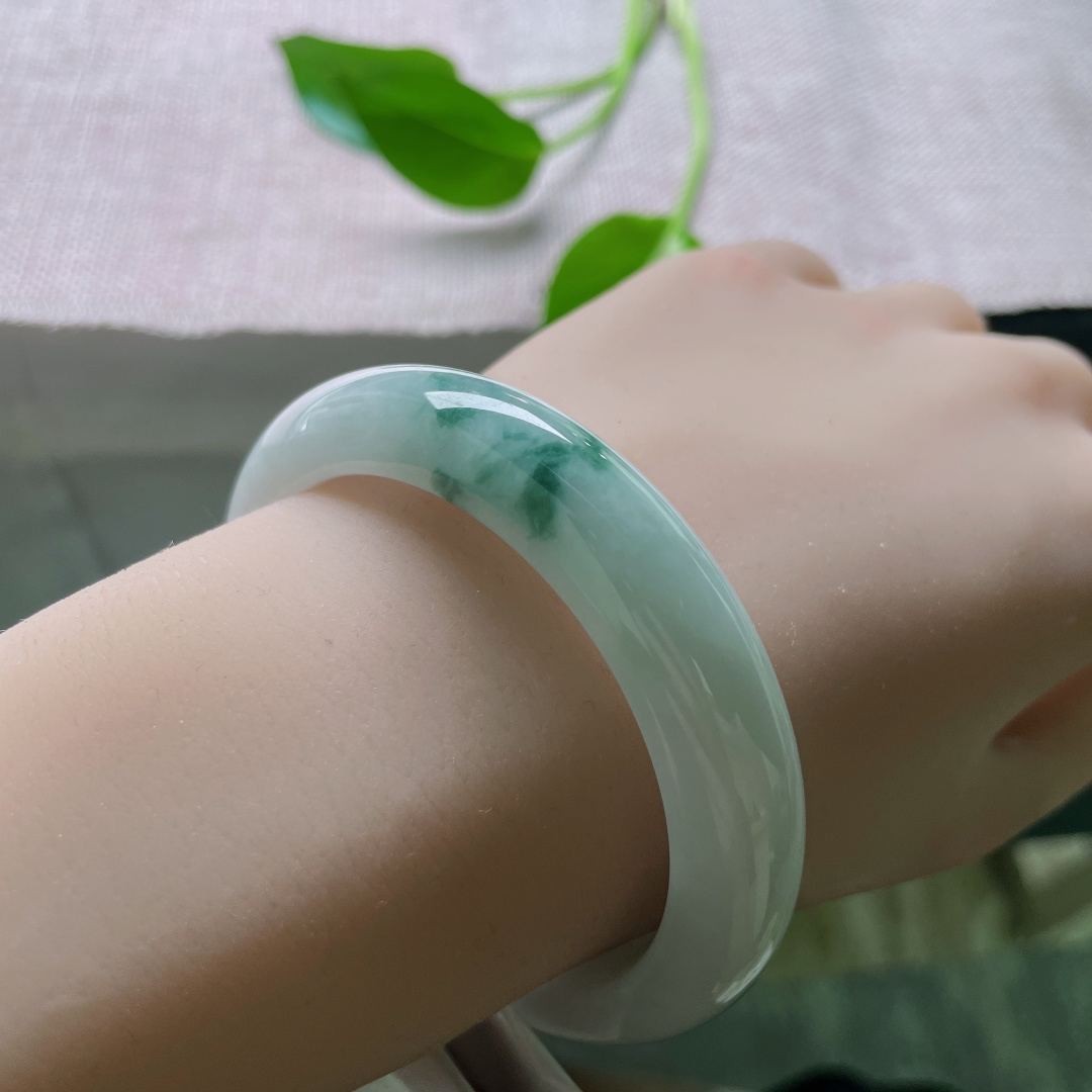 53.8/12/8.2，飘花正圈，肉质细腻，厚装，一缕烟，一痕影。皮纹，ss49118a