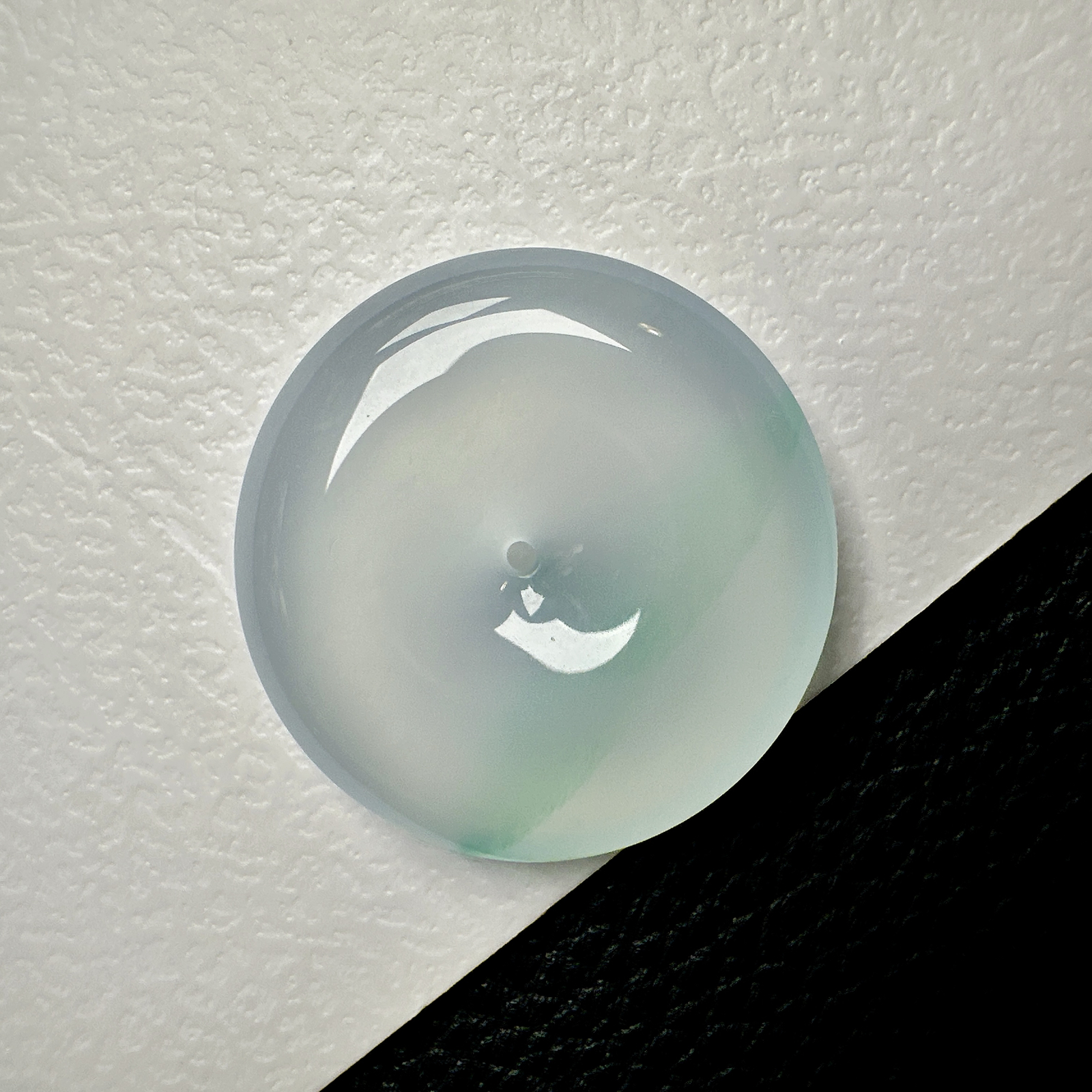 【冰种一摸绿平安扣】质地细腻，品质很好，冰感十足，胶感明显，收藏品质