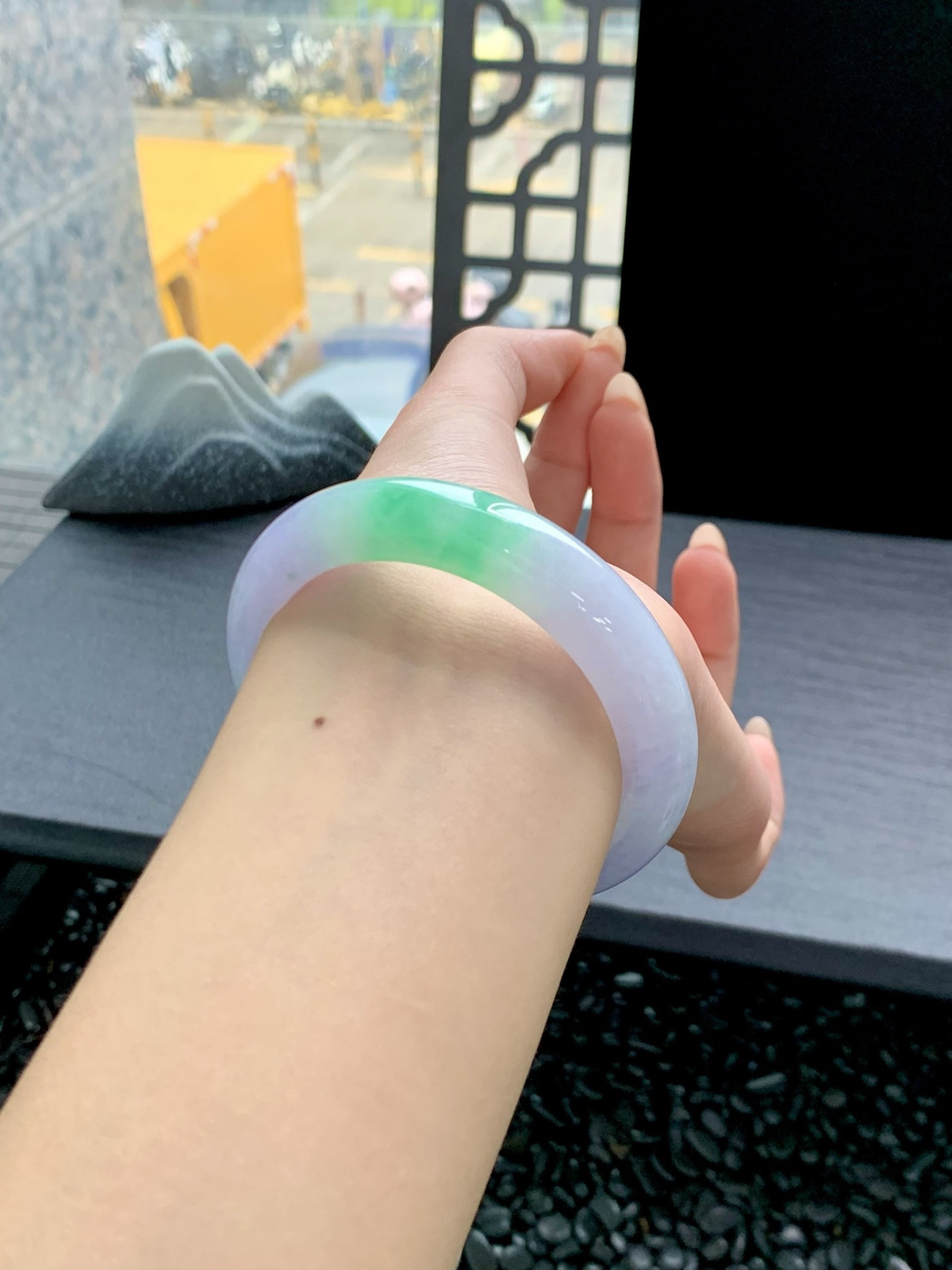 【冰浓春彩手镯】
闻道春还未相识🪸专属你的浪漫童话 翡翠不语 却醉抚人心让人看了就会不自觉的心生欢喜
【尺寸】52-12-8mm