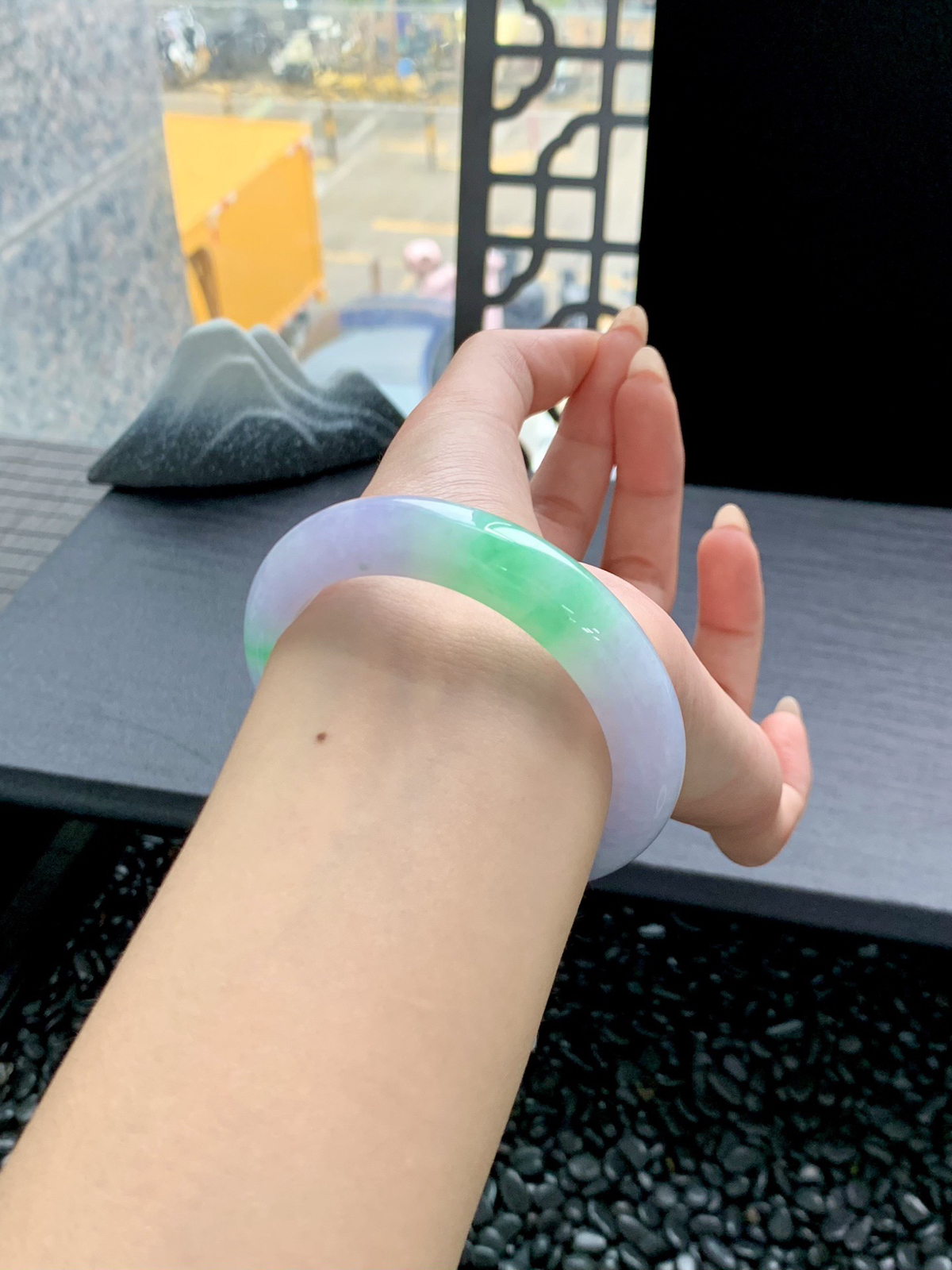 【冰浓春彩手镯】
闻道春还未相识🪸专属你的浪漫童话 翡翠不语 却醉抚人心让人看了就会不自觉的心生欢喜
【尺寸】52-12-8mm