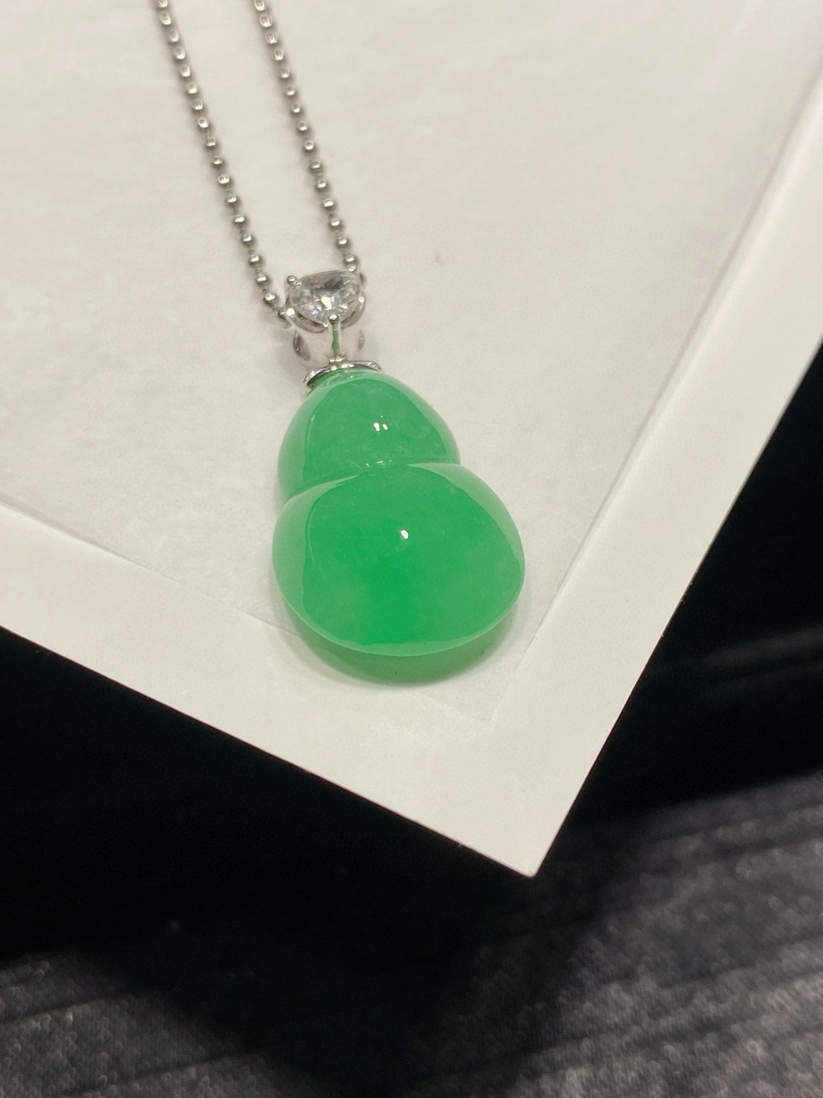 阳绿·葫芦

翠色越看越甜，福禄越戴越有