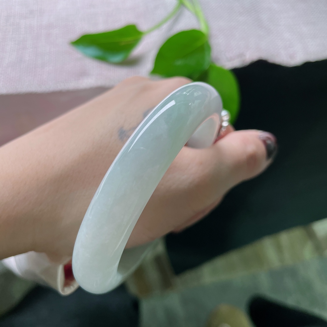 57.3/12.3/8.7，浅绿底正圈，底子干净，细润，清爽自然，亭亭玉立，洒金，ss48117a