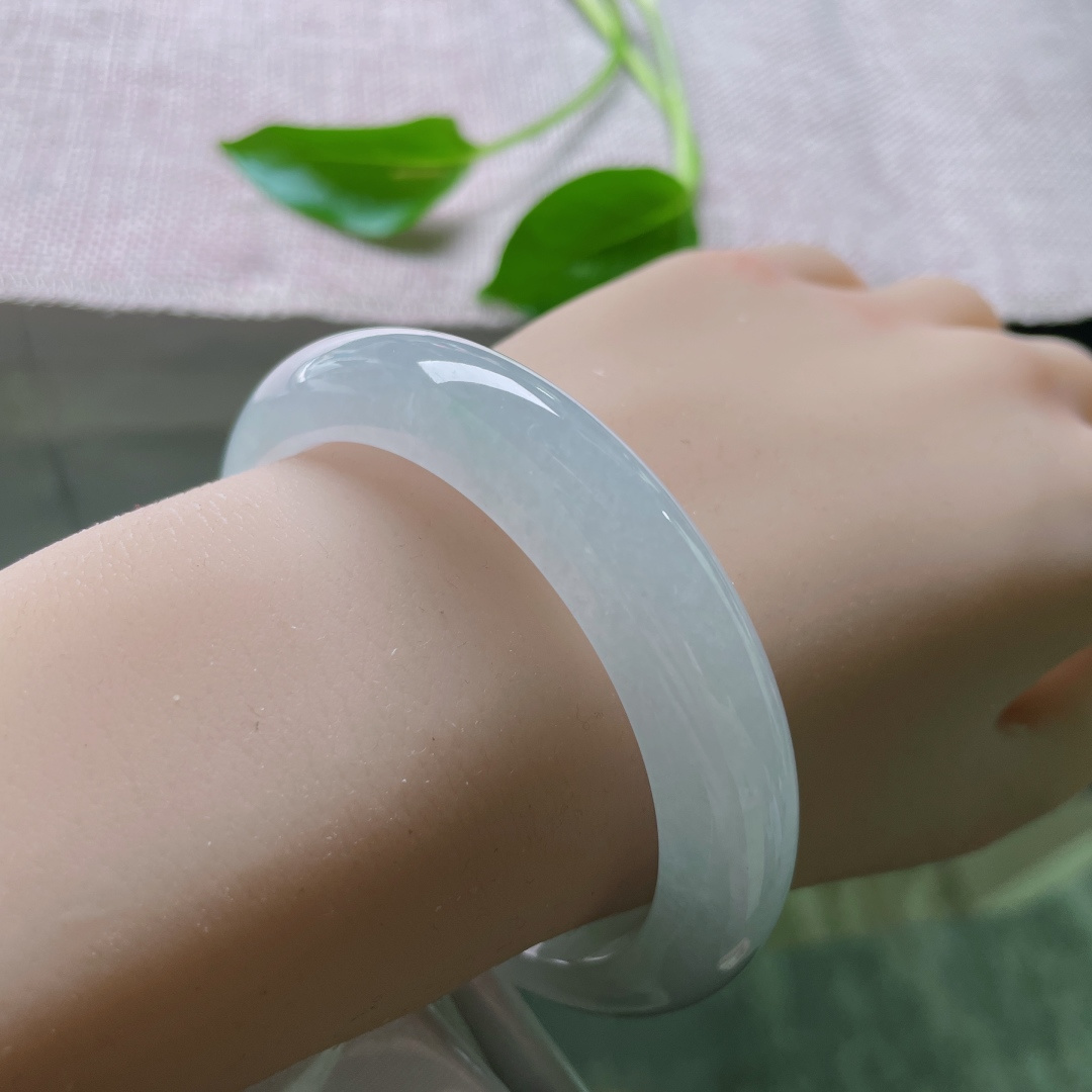 54.6/12/8.3，冰紫正圈，种老，晶莹剔透，带着亘古的寒与光，腕上生烟，ss49459a