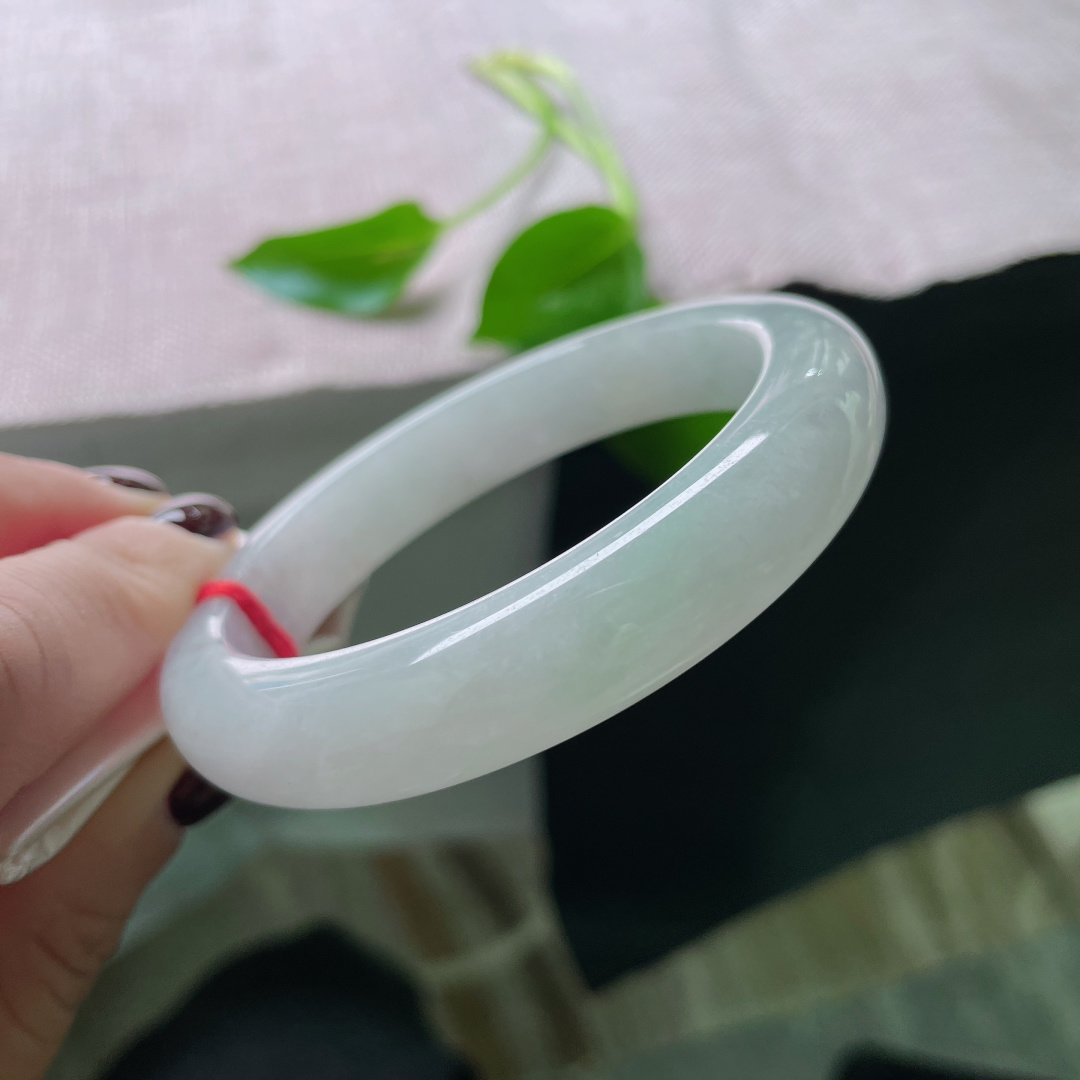 57.3/12.3/8.7，浅绿底正圈，底子干净，细润，清爽自然，亭亭玉立，洒金，ss48117a