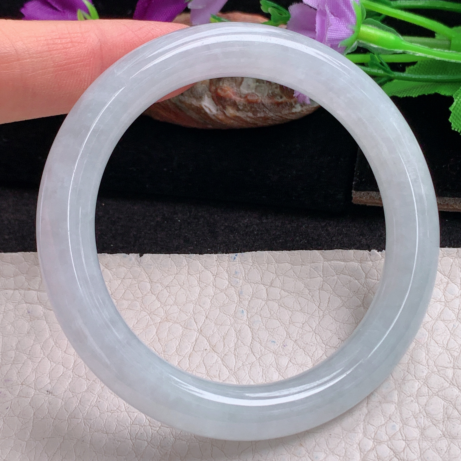 js实拍56*10*9.6美人镯 天然缅甸翡翠a货手冰纯白月光圆条玉镯子