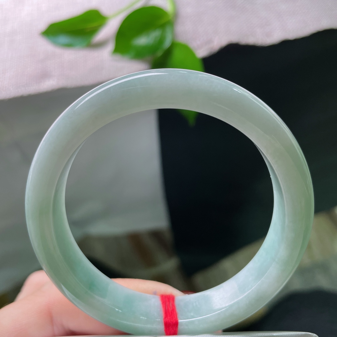 56.3/12/7.9，浅绿底正圈，水润细腻，自带清新、自然、治愈的视觉基调，皮纹，ss49663a