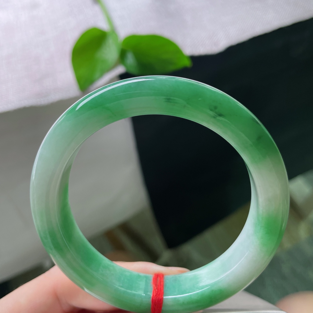 56.5/12.6/9.4，飘绿正圈，版型厚装，肉质细腻，镯韵千秋，乌鸡，。ss49565a