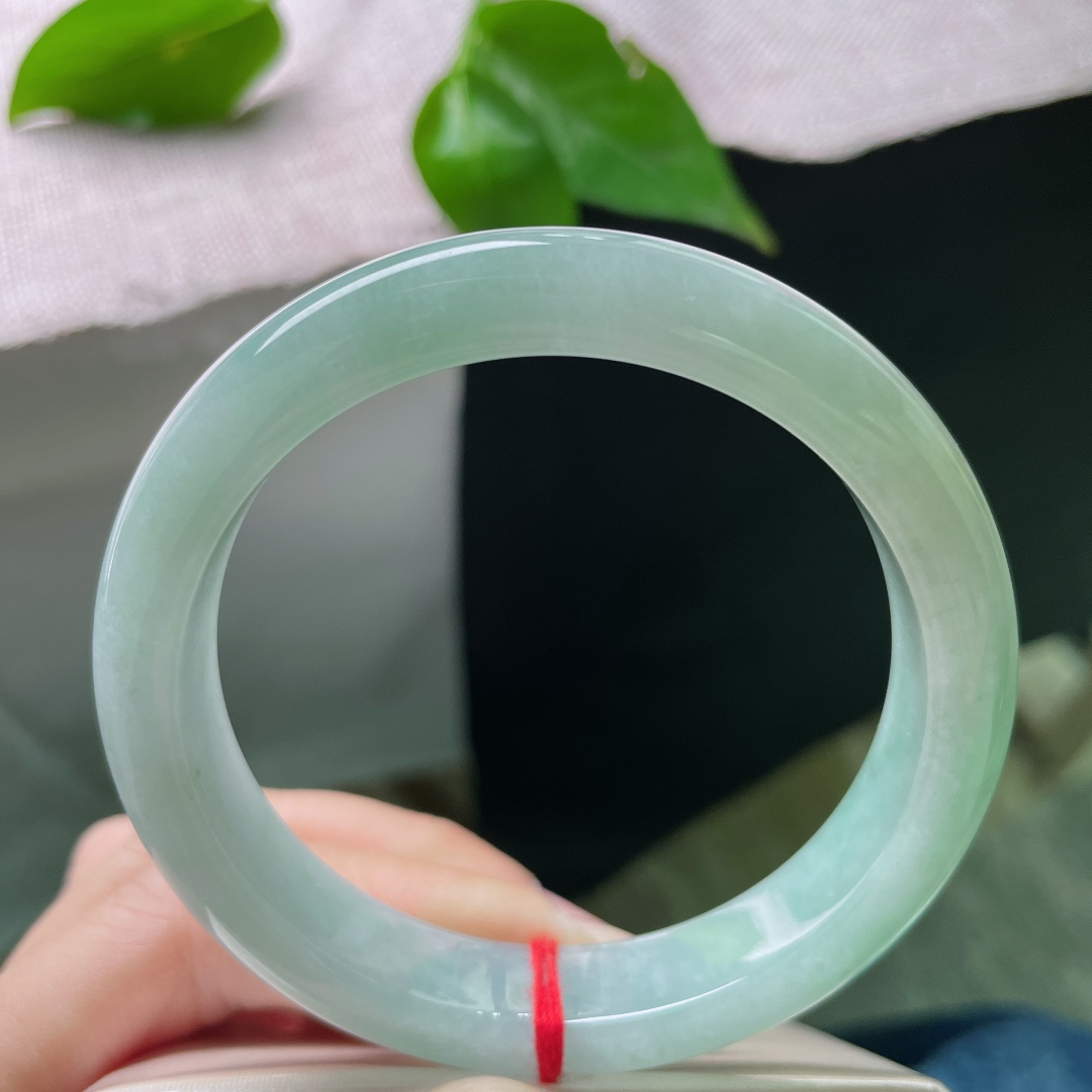 58.3/12/8.4，蓝底正圈，时尚，肉细种老，腕间一抹蓝，温柔又耐看。，ss47926a